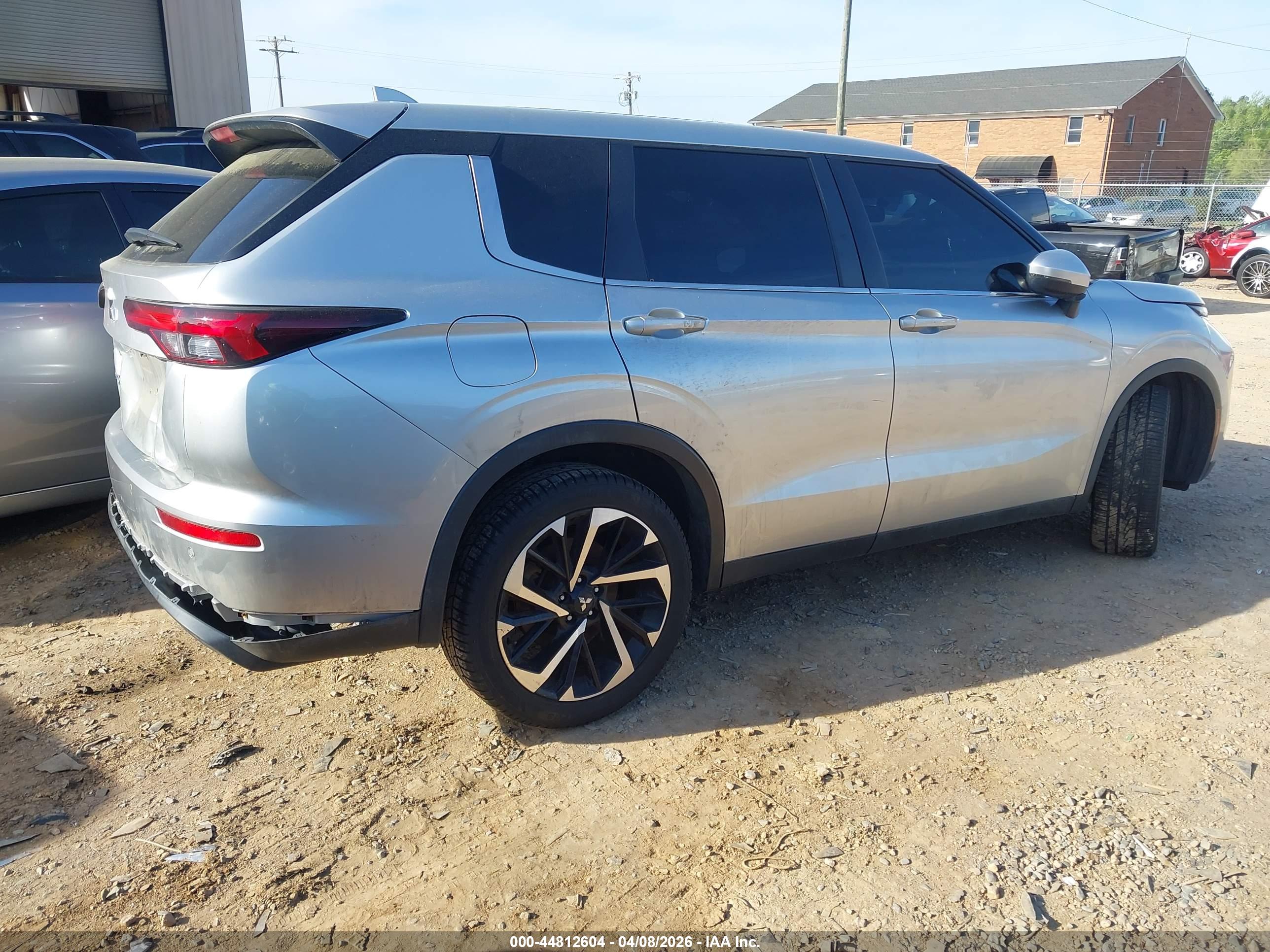 MITSUBISHI OUTLANDER image 4