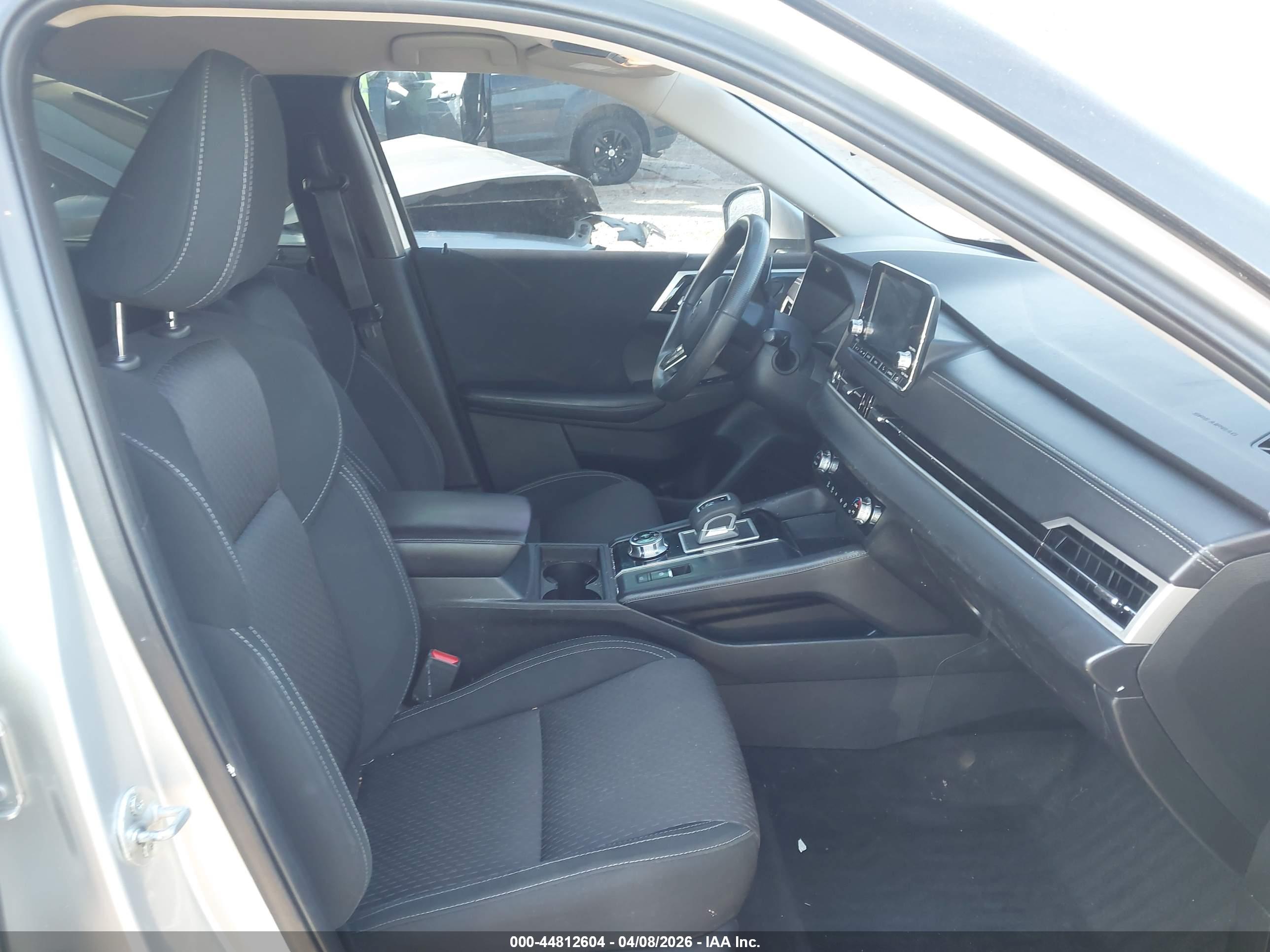 MITSUBISHI OUTLANDER image 5