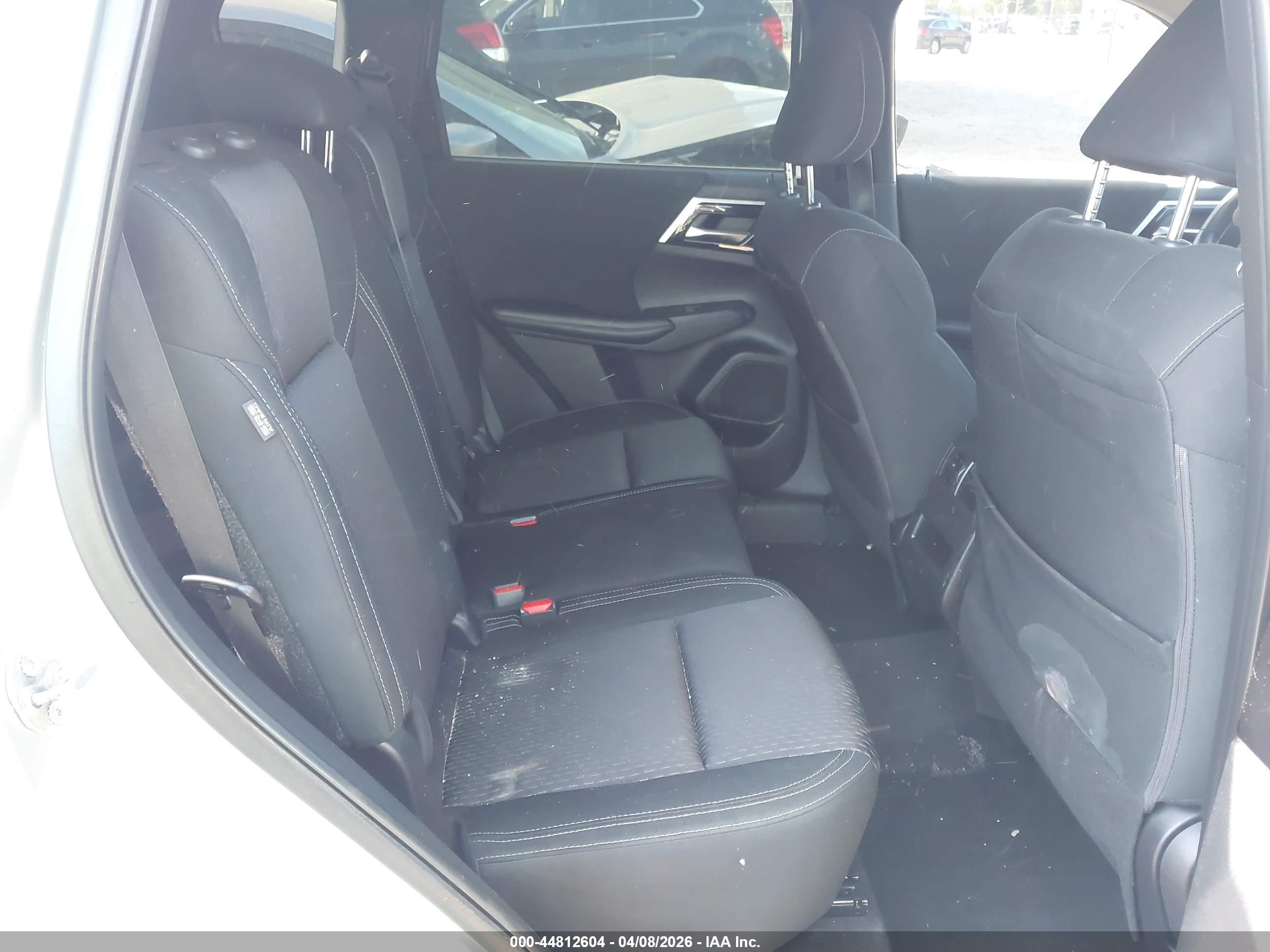 MITSUBISHI OUTLANDER image 8