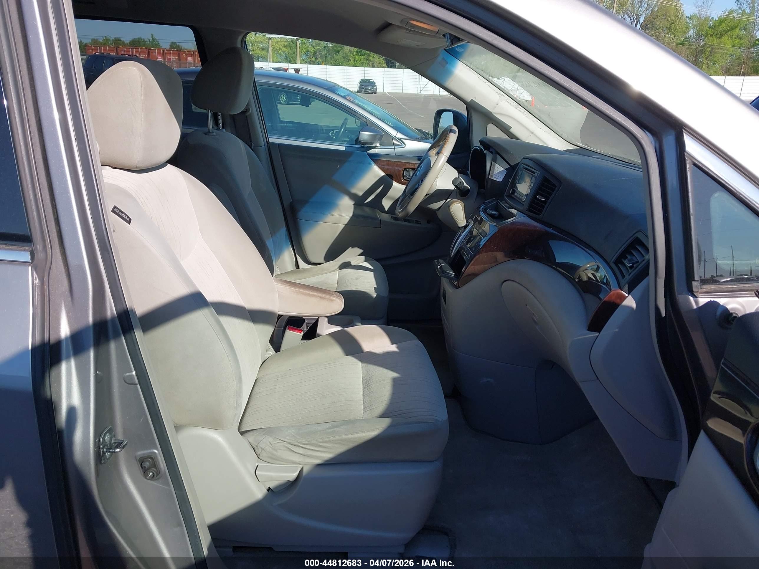 NISSAN QUEST image 5