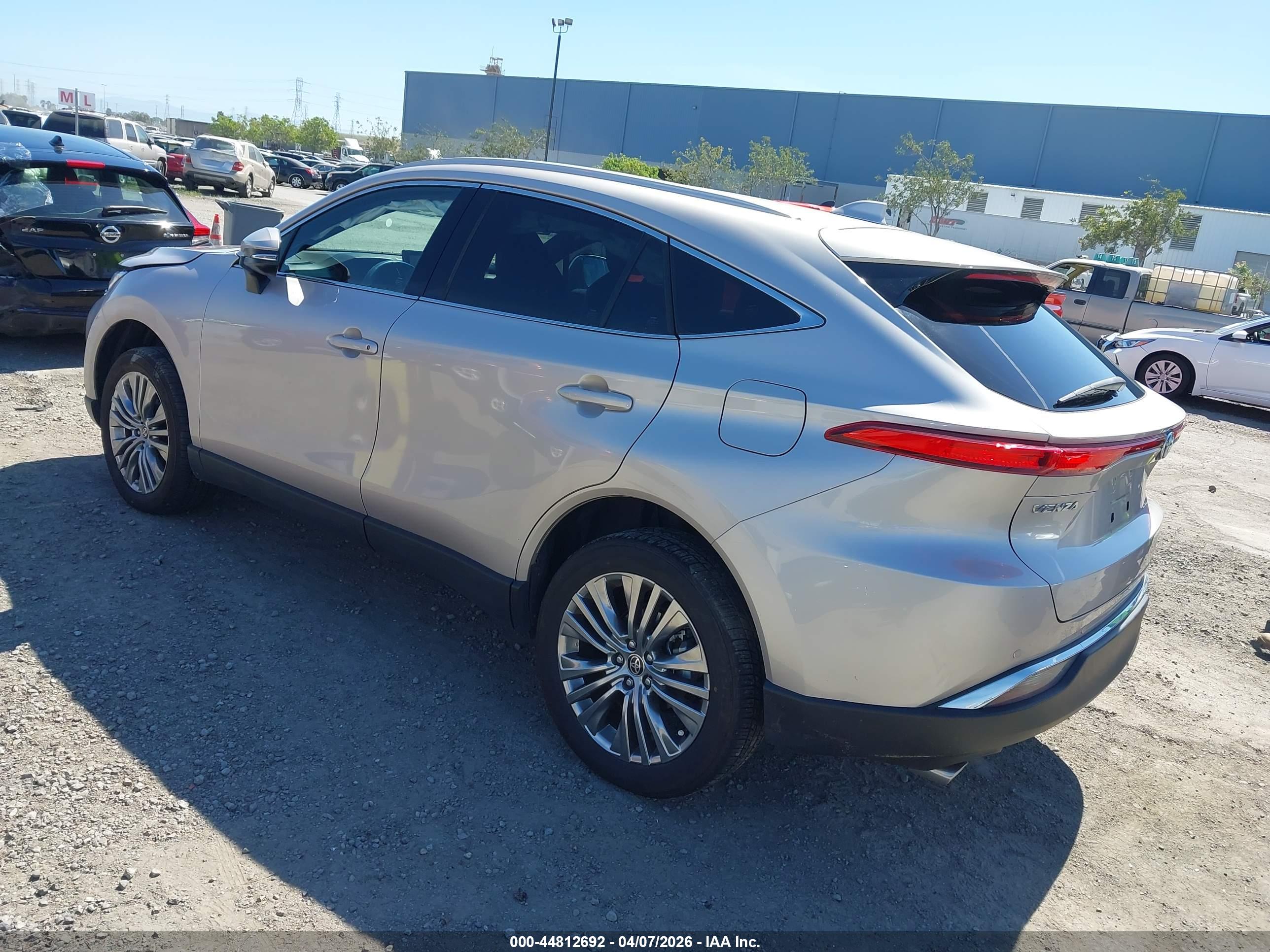TOYOTA VENZA image 3