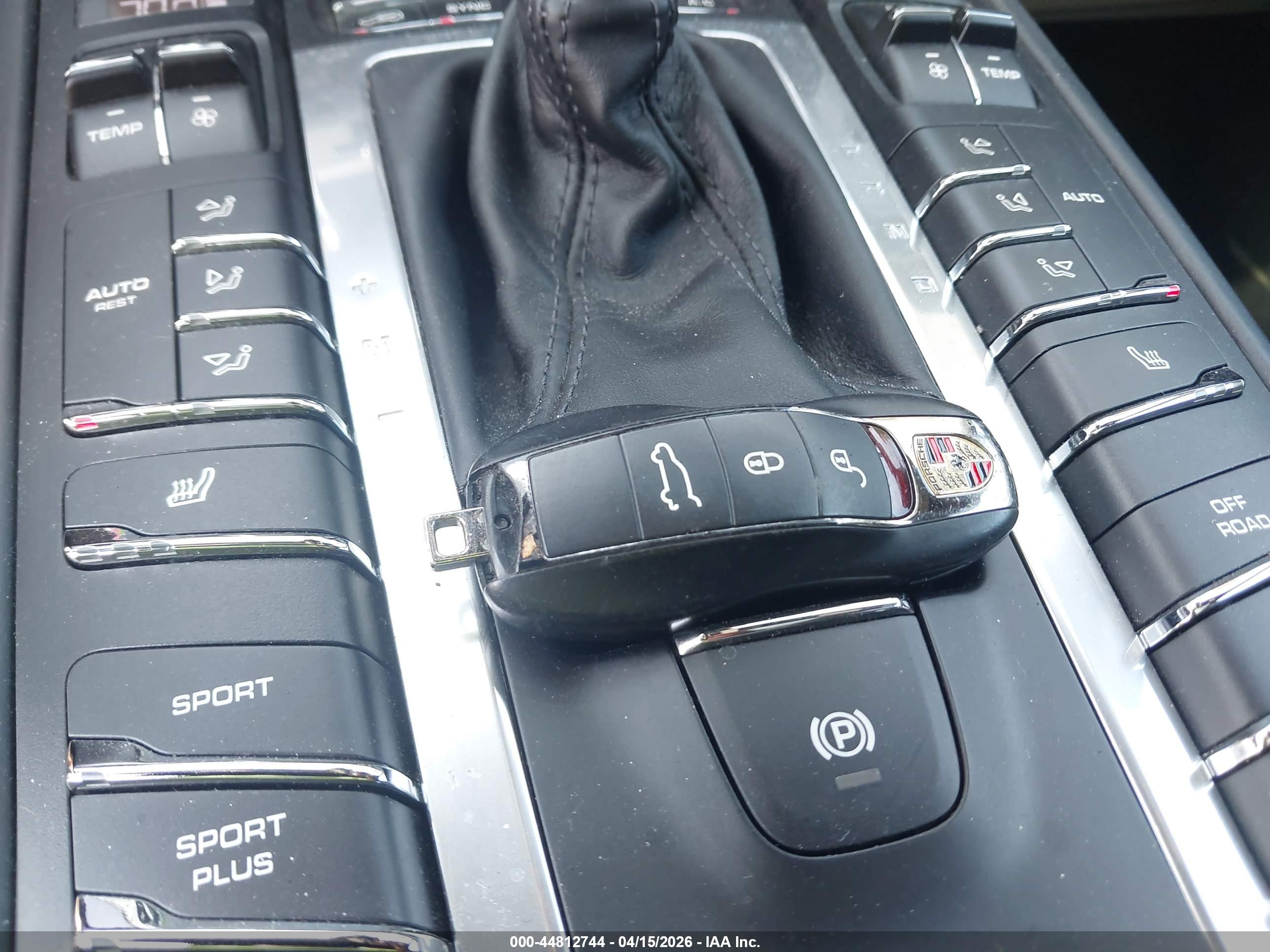 PORSCHE MACAN image 11