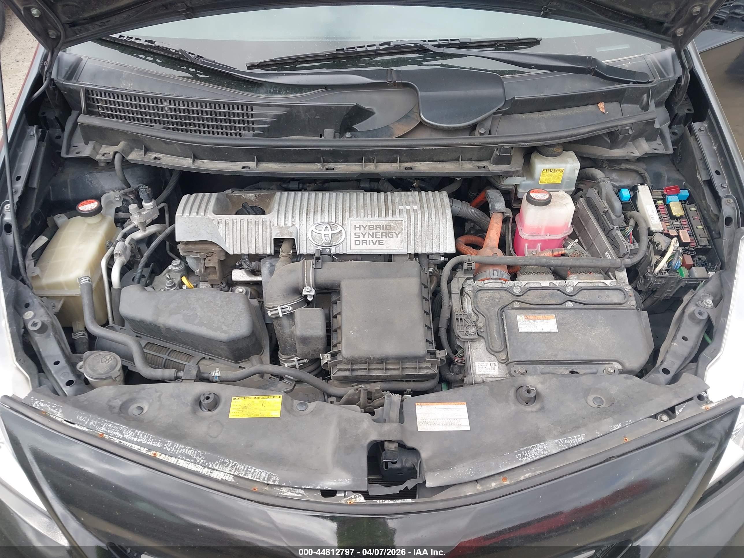 TOYOTA PRIUS image 10