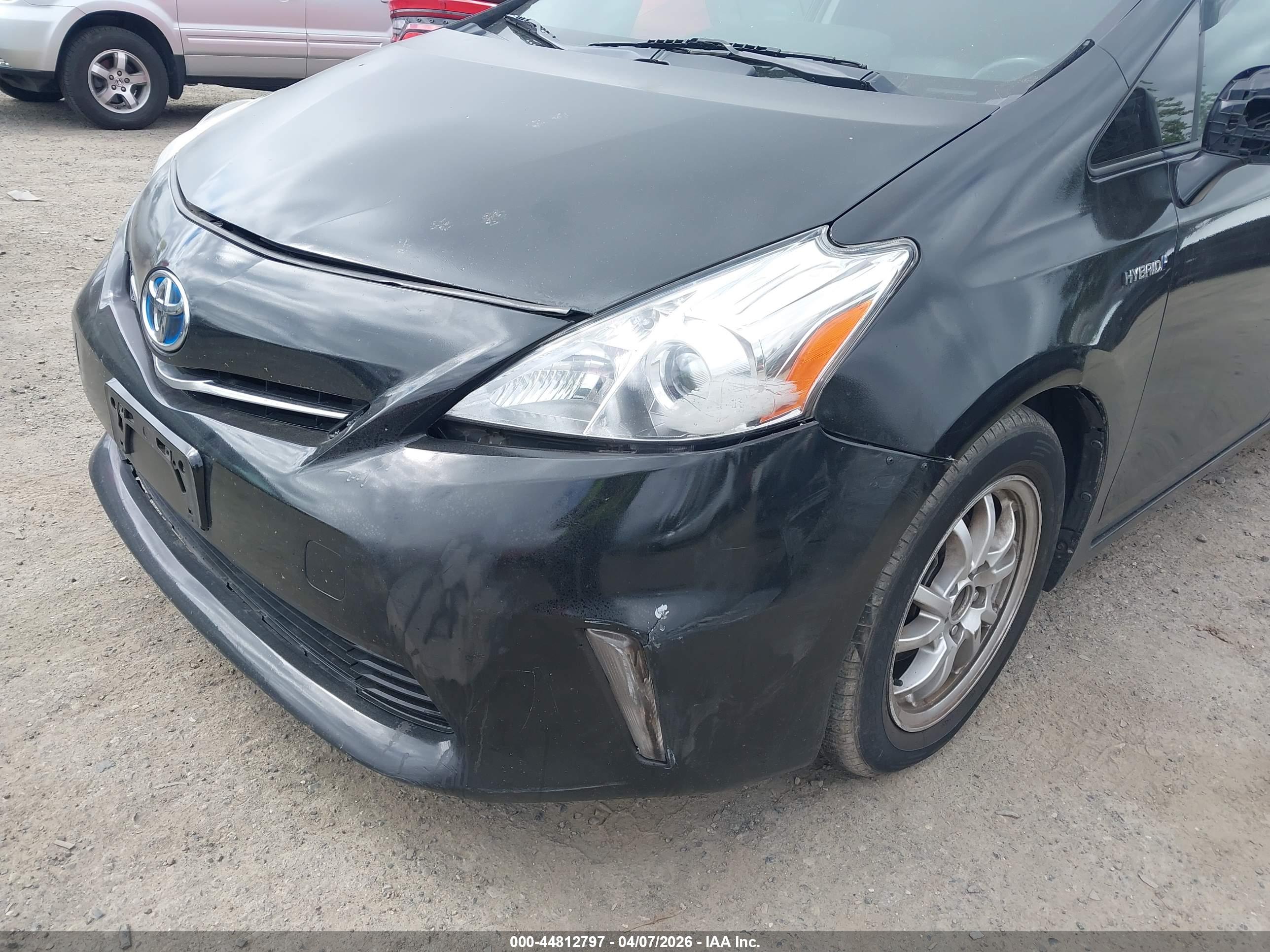 TOYOTA PRIUS image 6