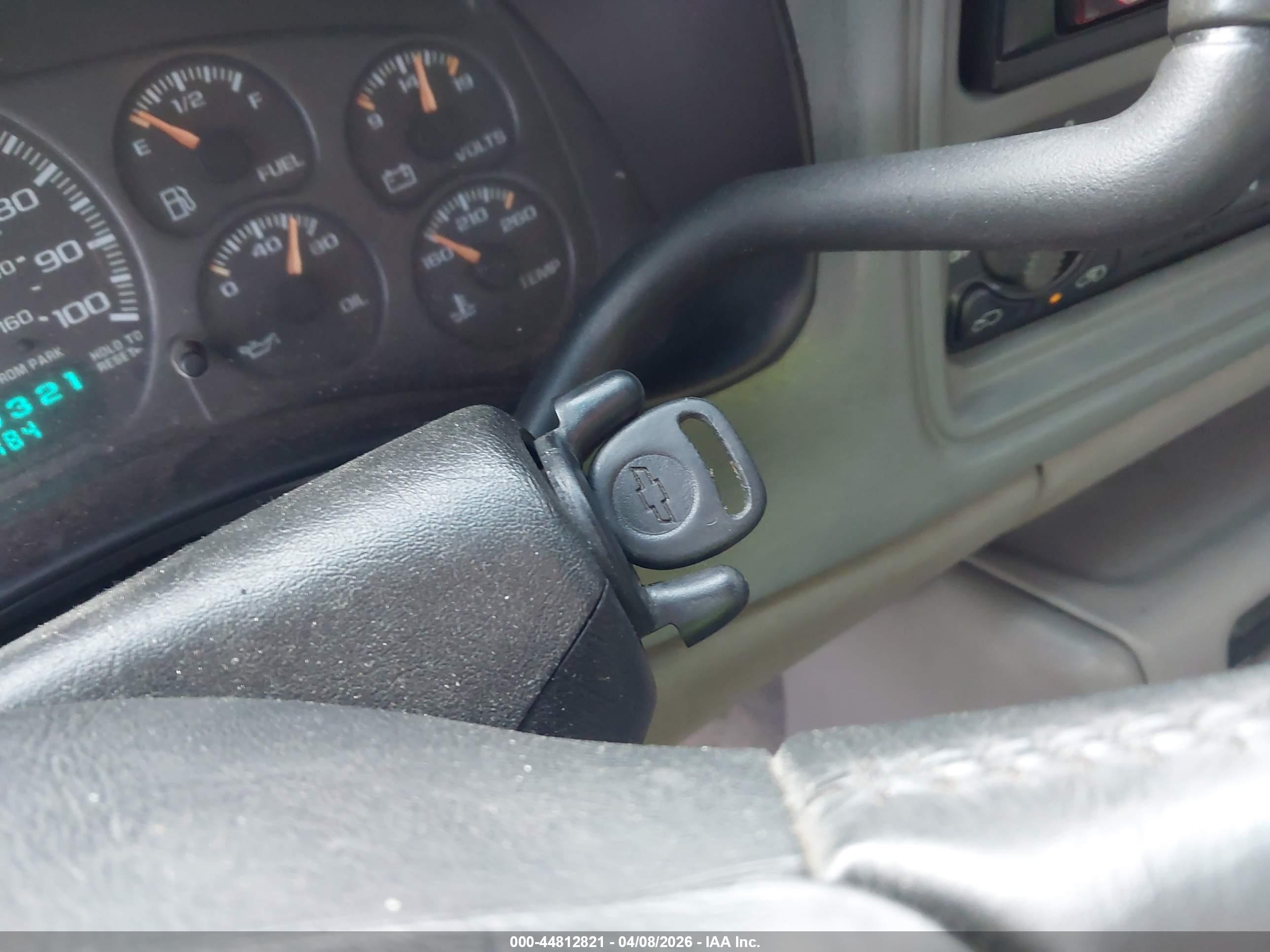 CHEVROLET SILVERADO image 11
