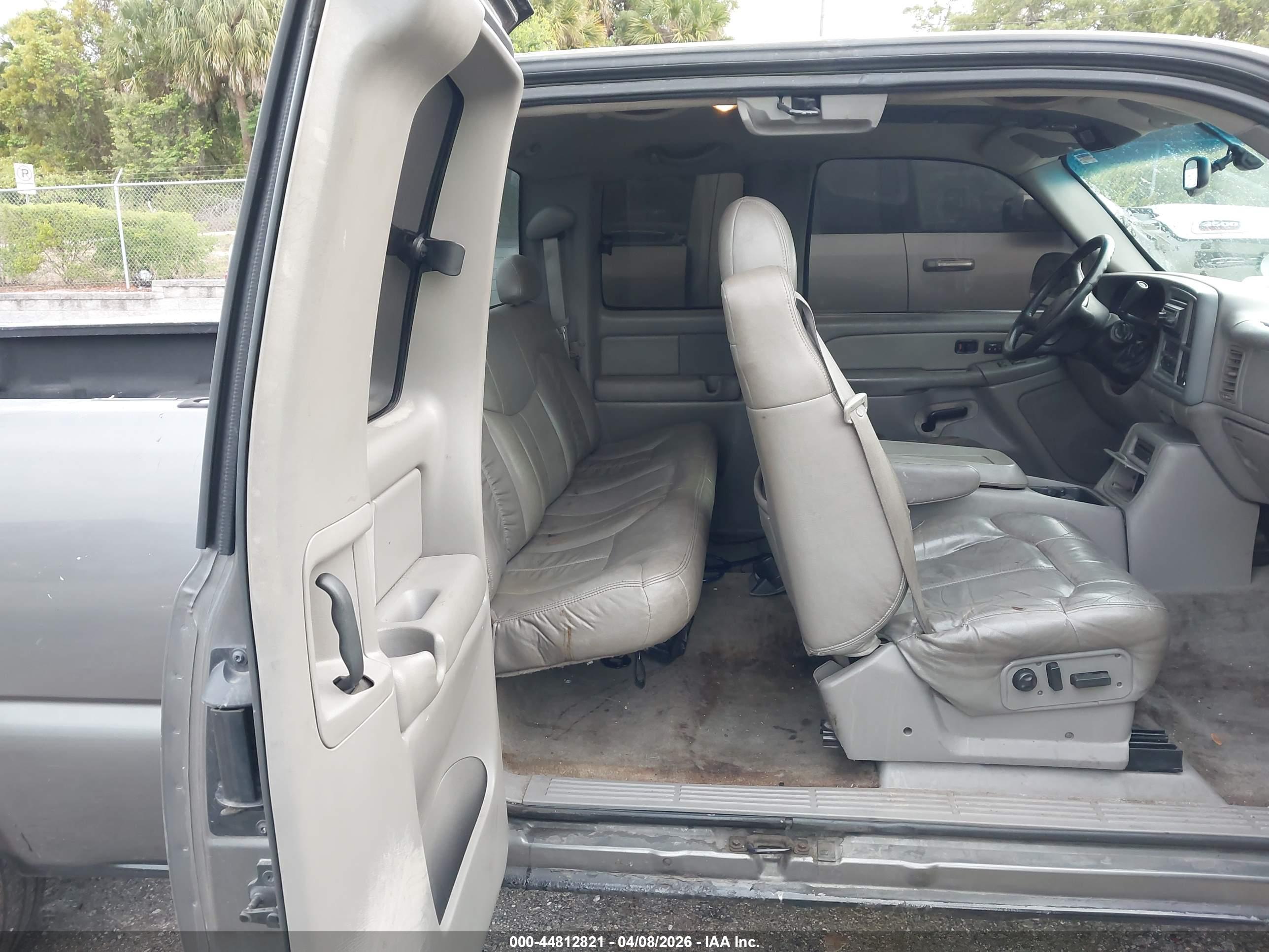 CHEVROLET SILVERADO image 8