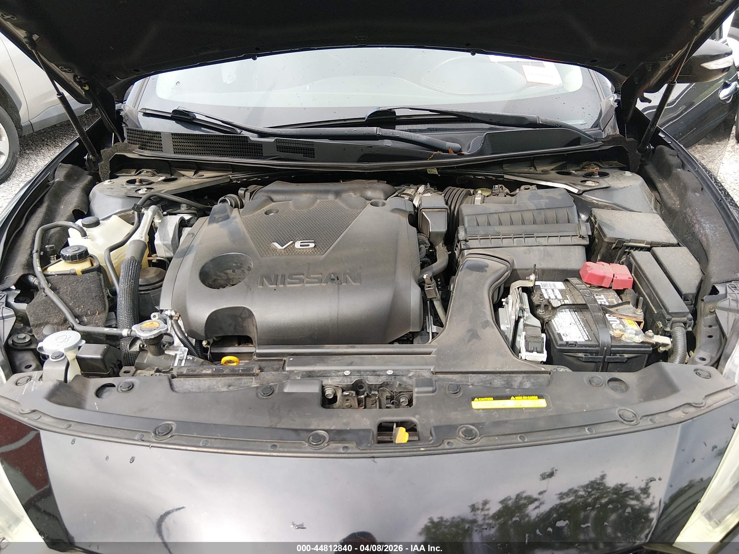 NISSAN MAXIMA image 10