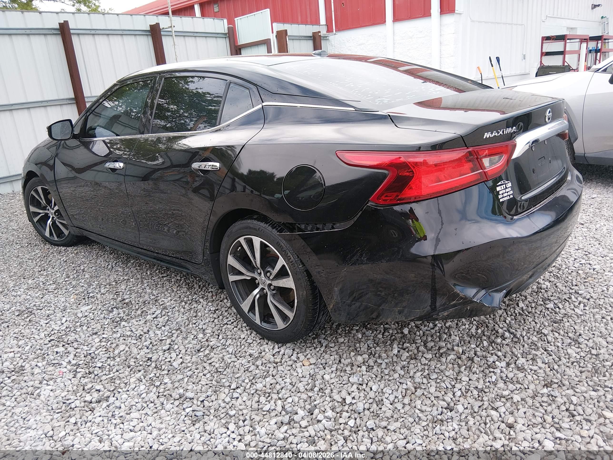 NISSAN MAXIMA image 3