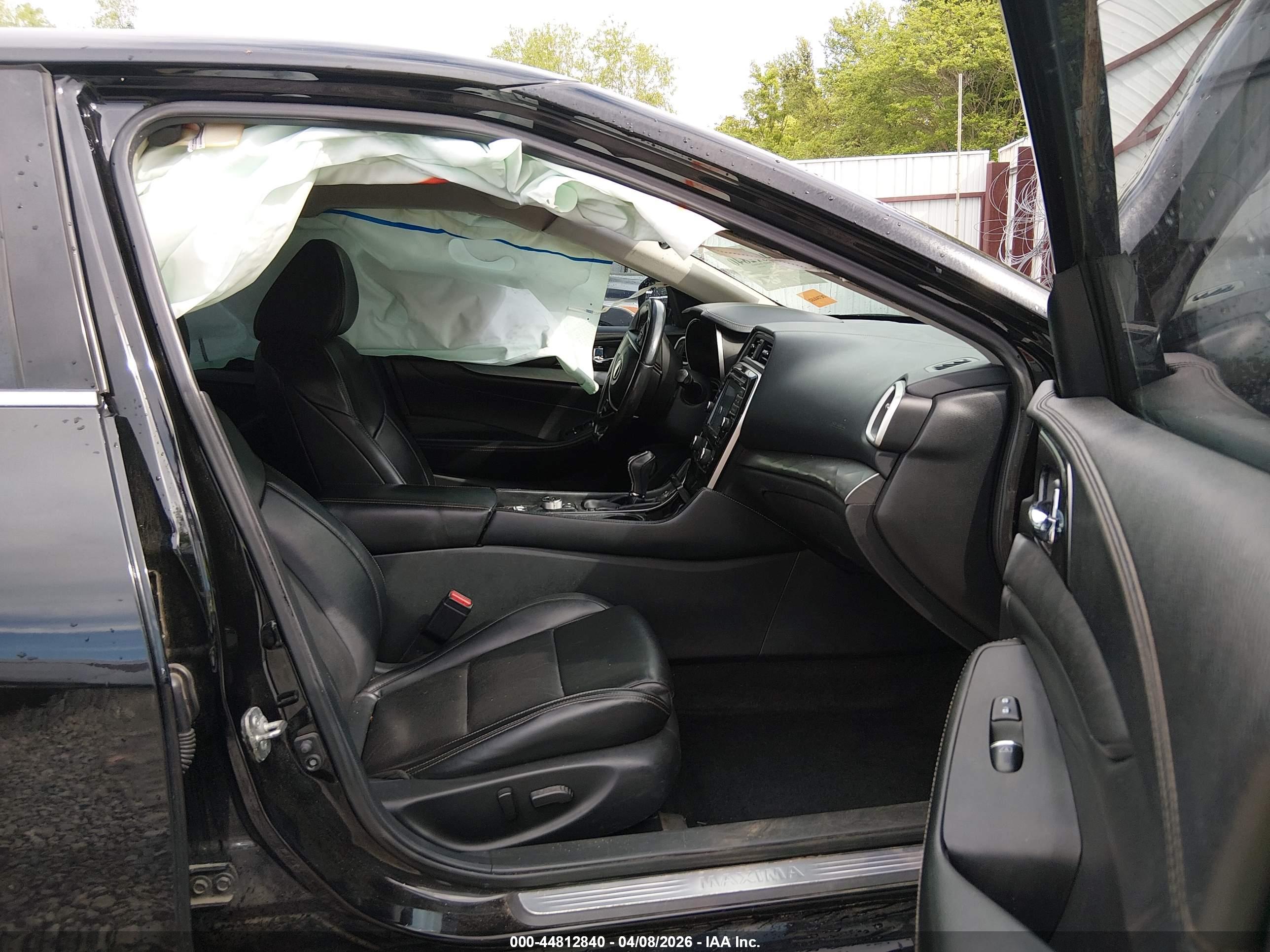 NISSAN MAXIMA image 5