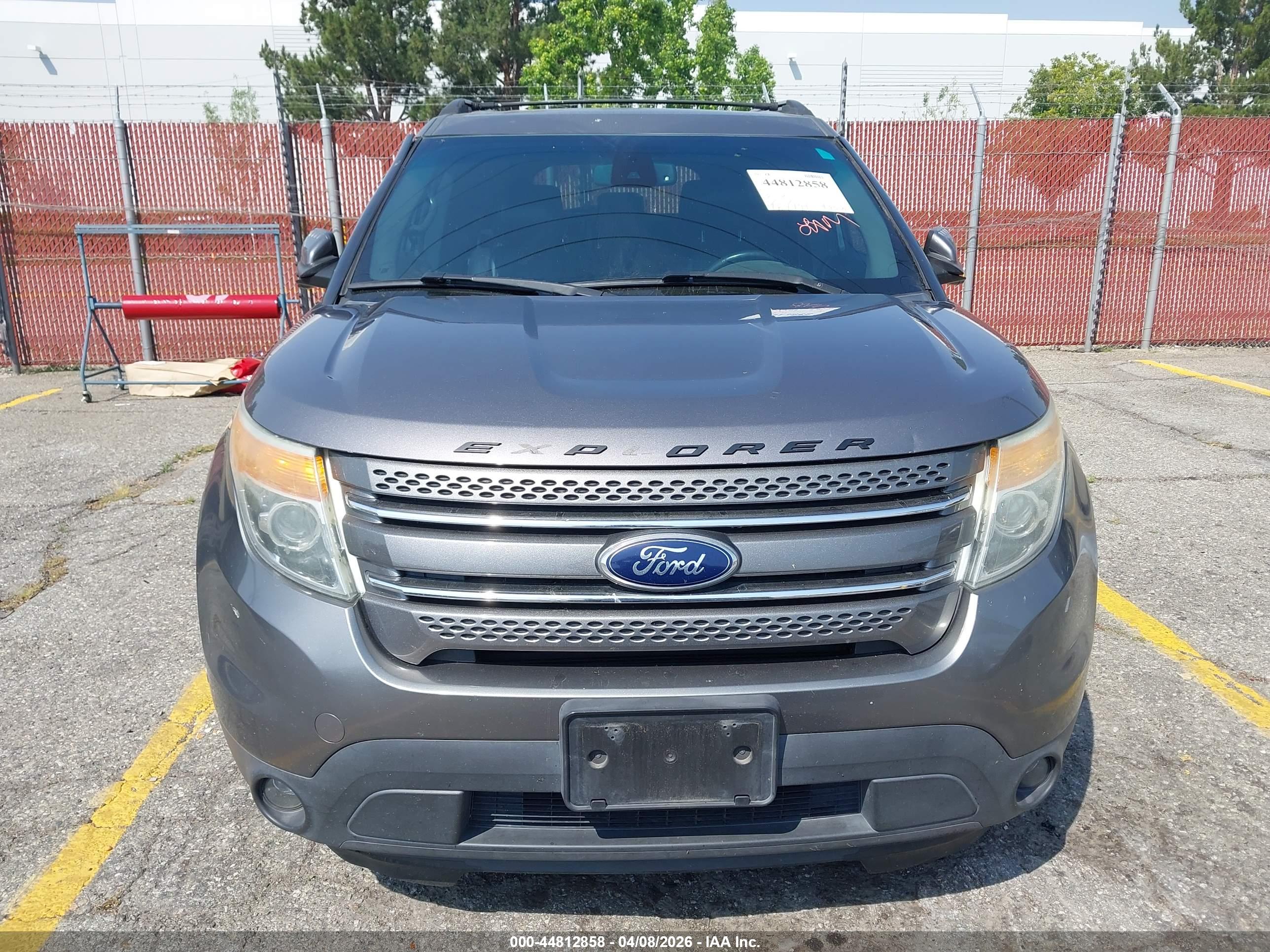 FORD EXPLORER image 6