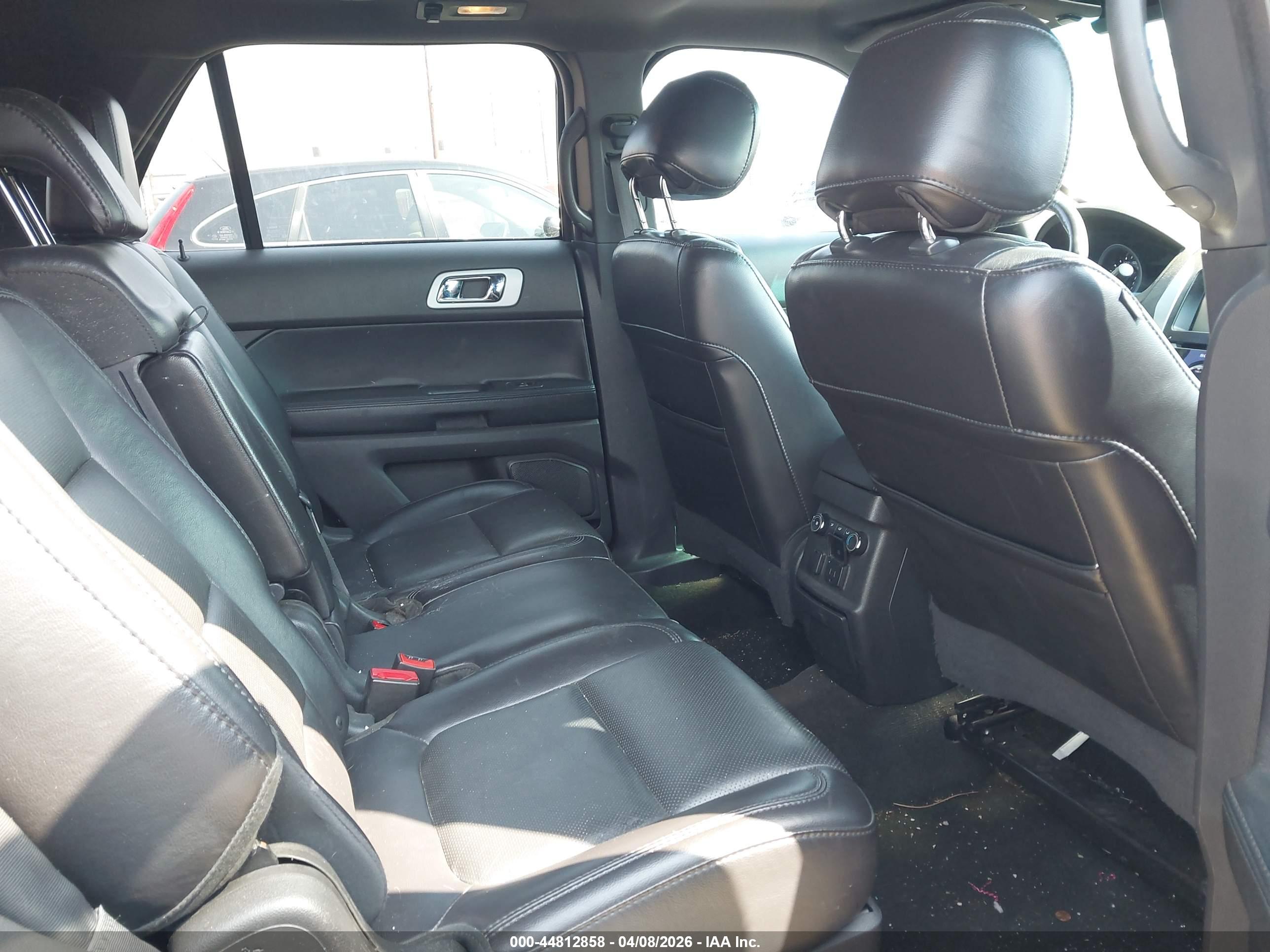 FORD EXPLORER image 8