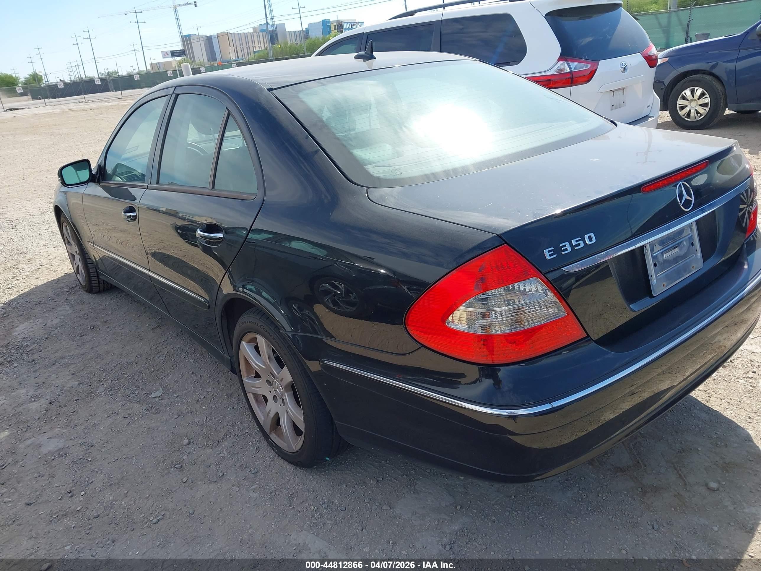 MERCEDES-BENZ E image 3
