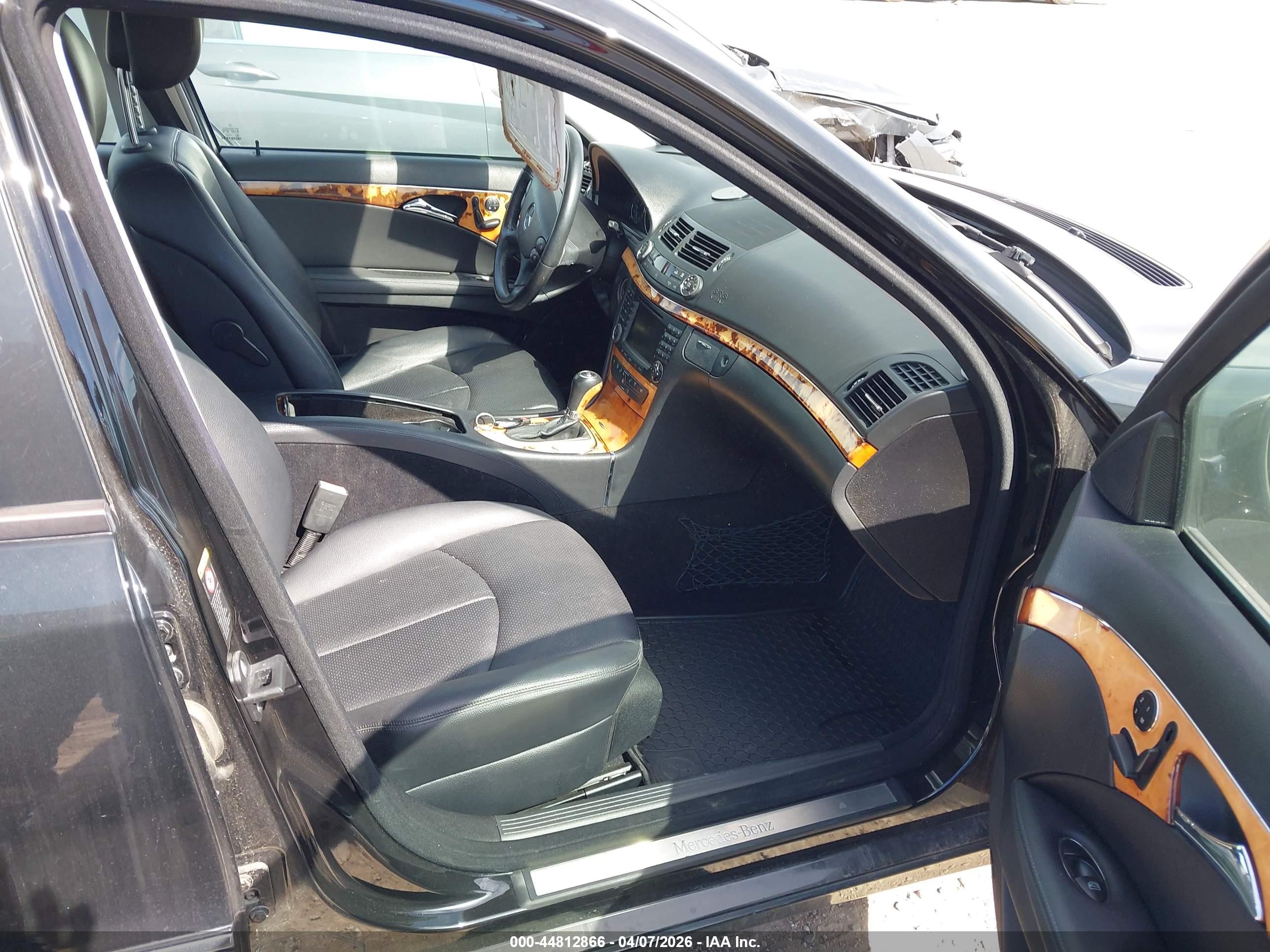 MERCEDES-BENZ E image 5
