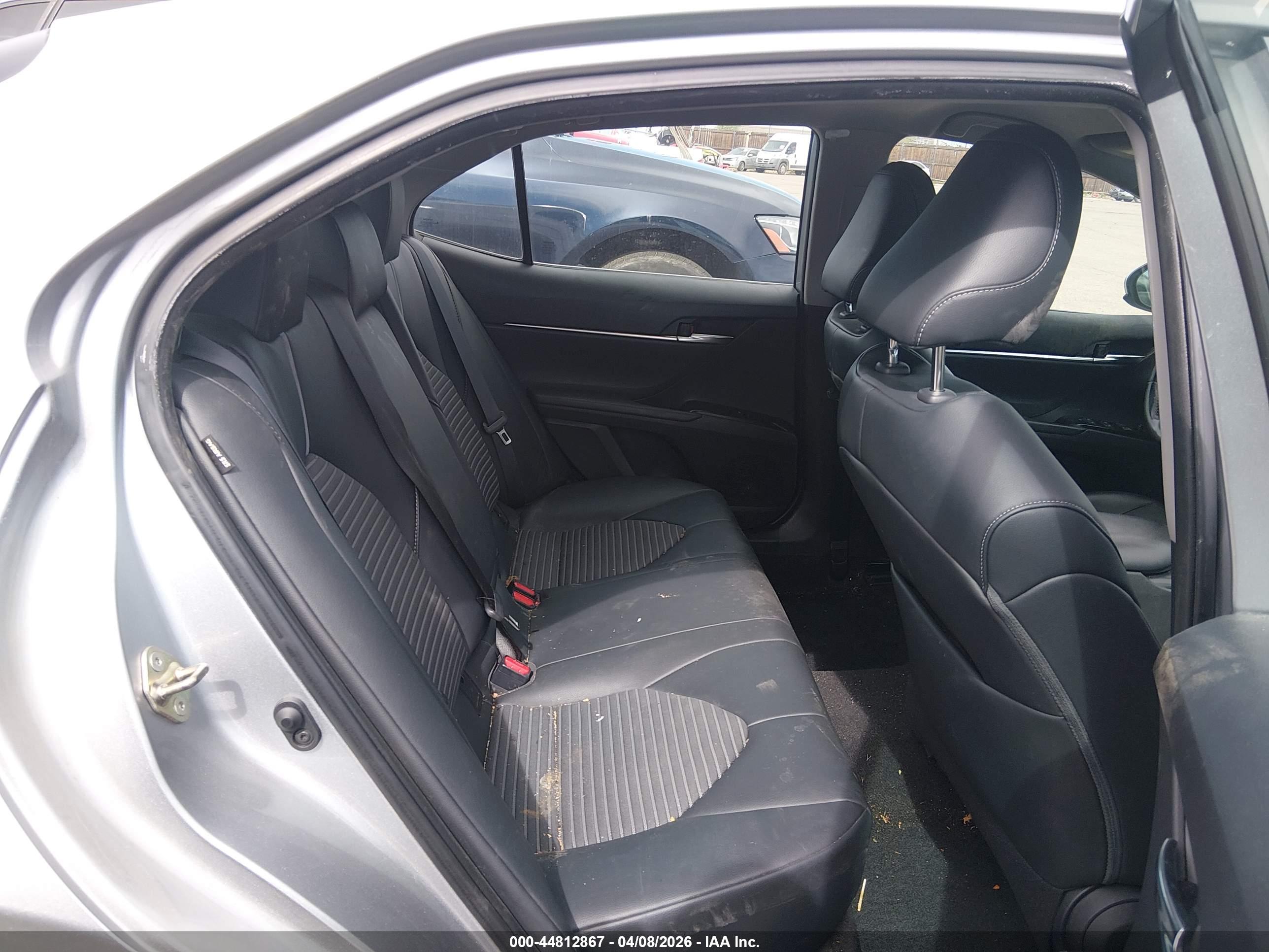 TOYOTA CAMRY image 8