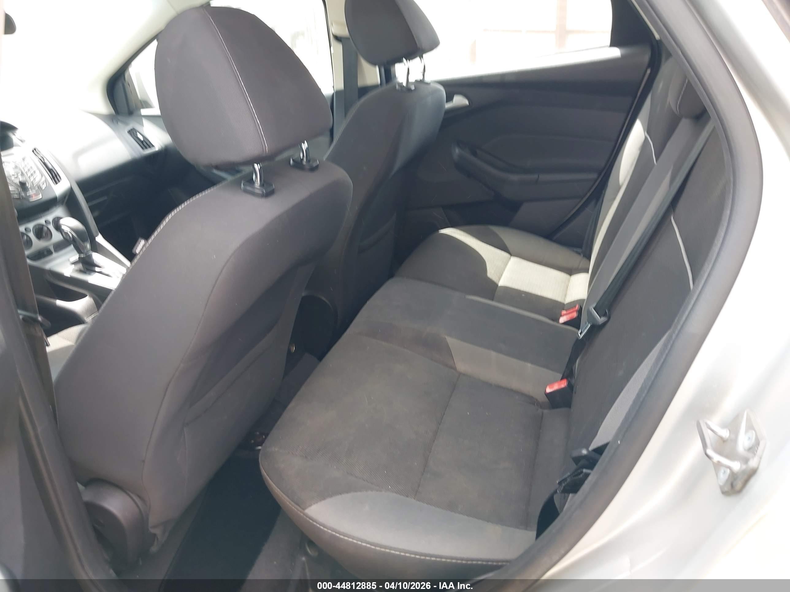 FORD FOCUS image 8