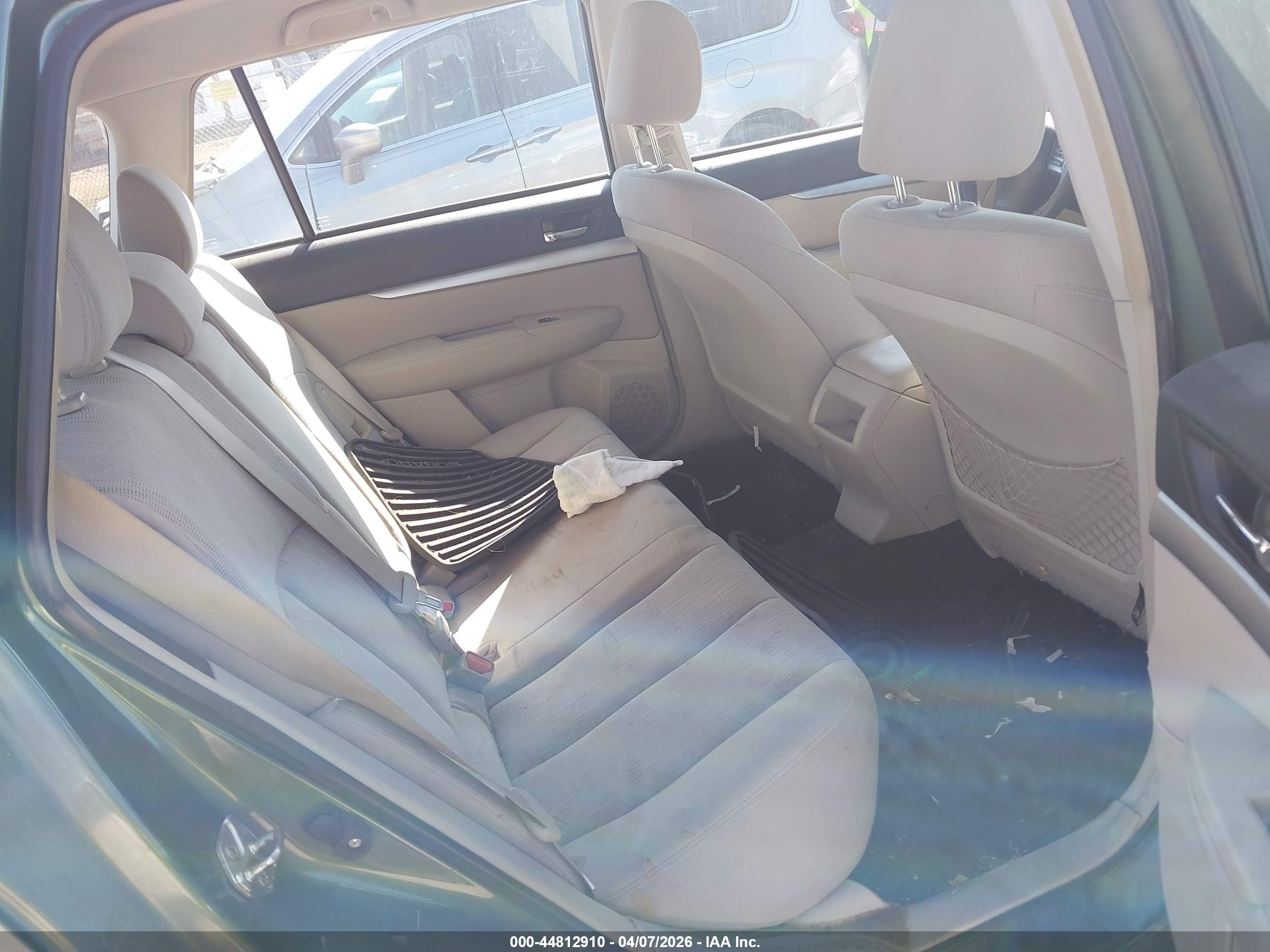 SUBARU OUTBACK image 8