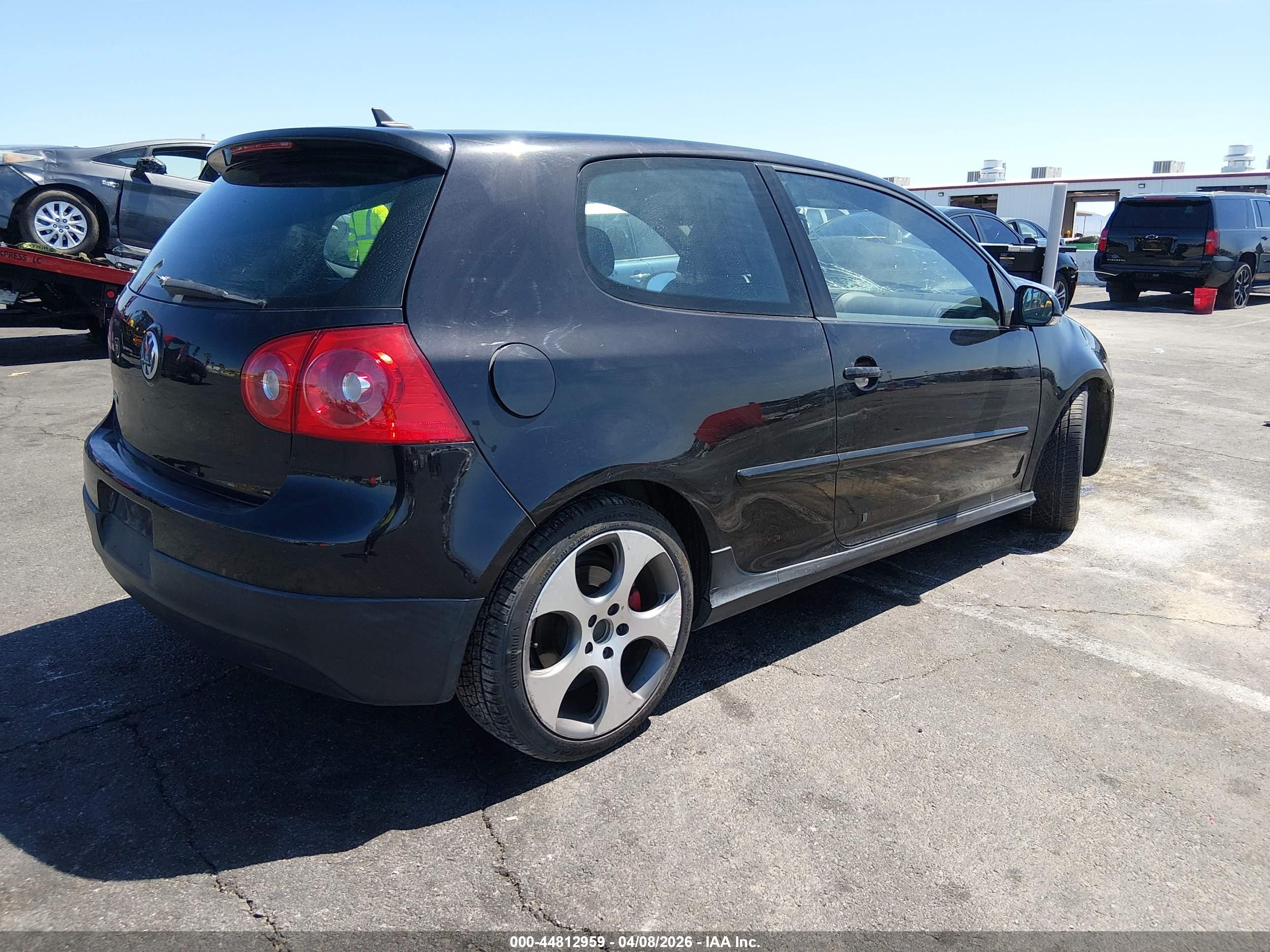 VOLKSWAGEN GTI image 4