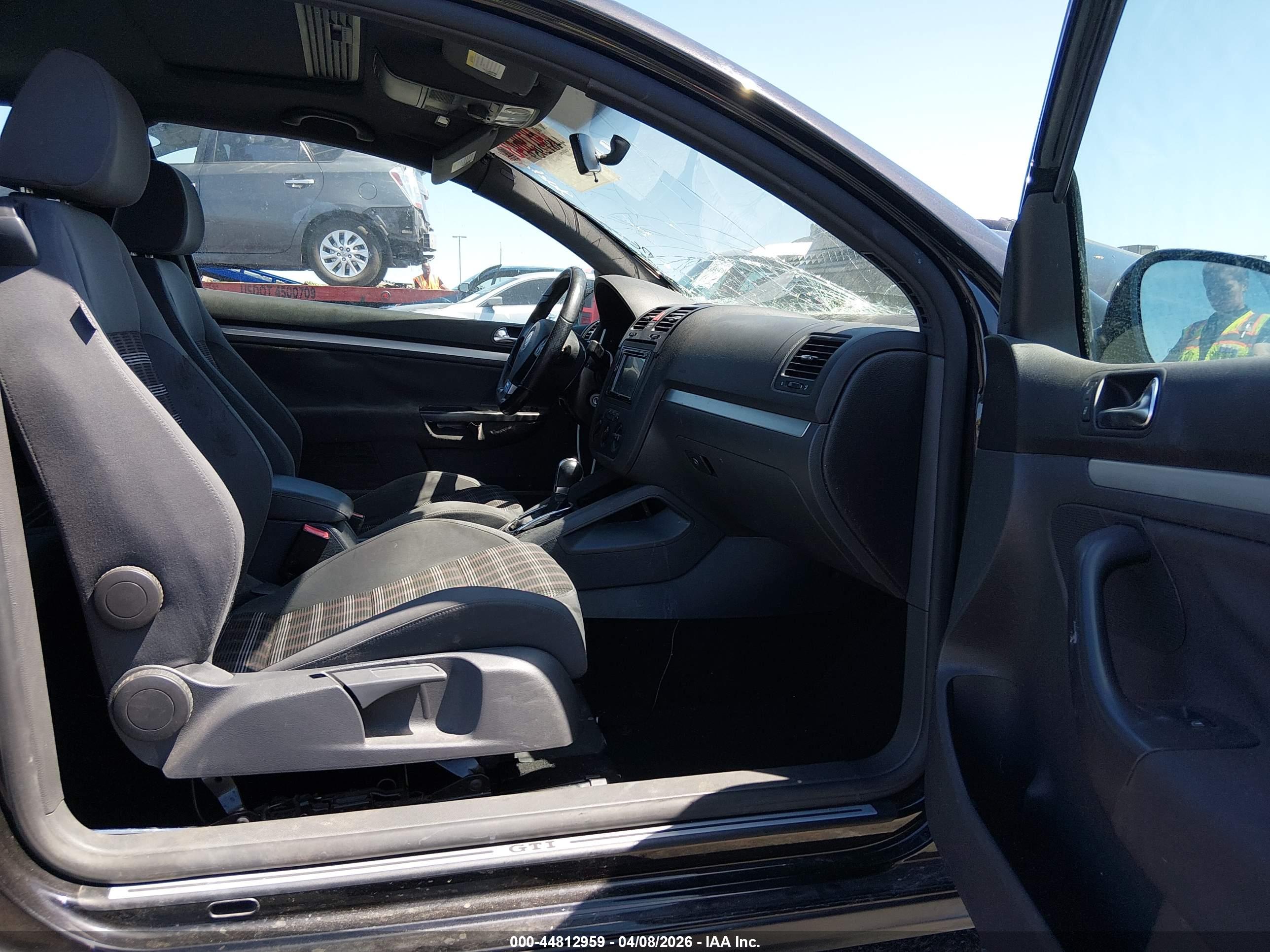 VOLKSWAGEN GTI image 5