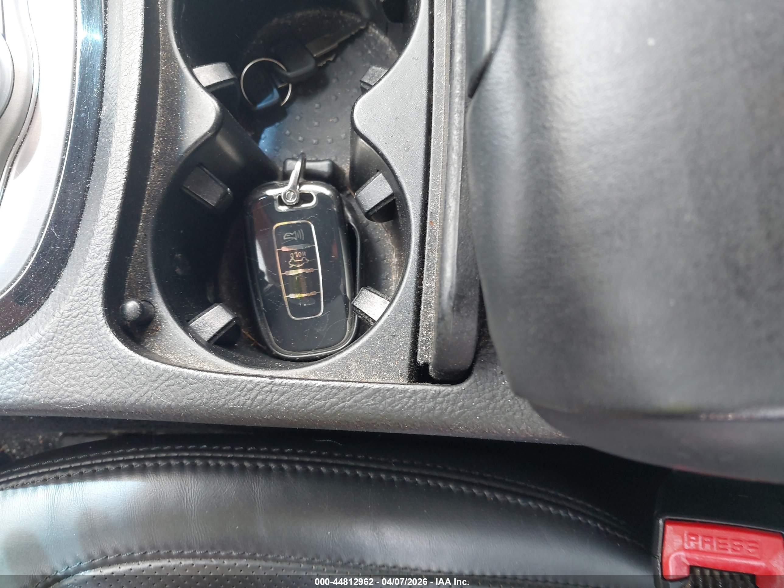 HYUNDAI GENESIS image 11