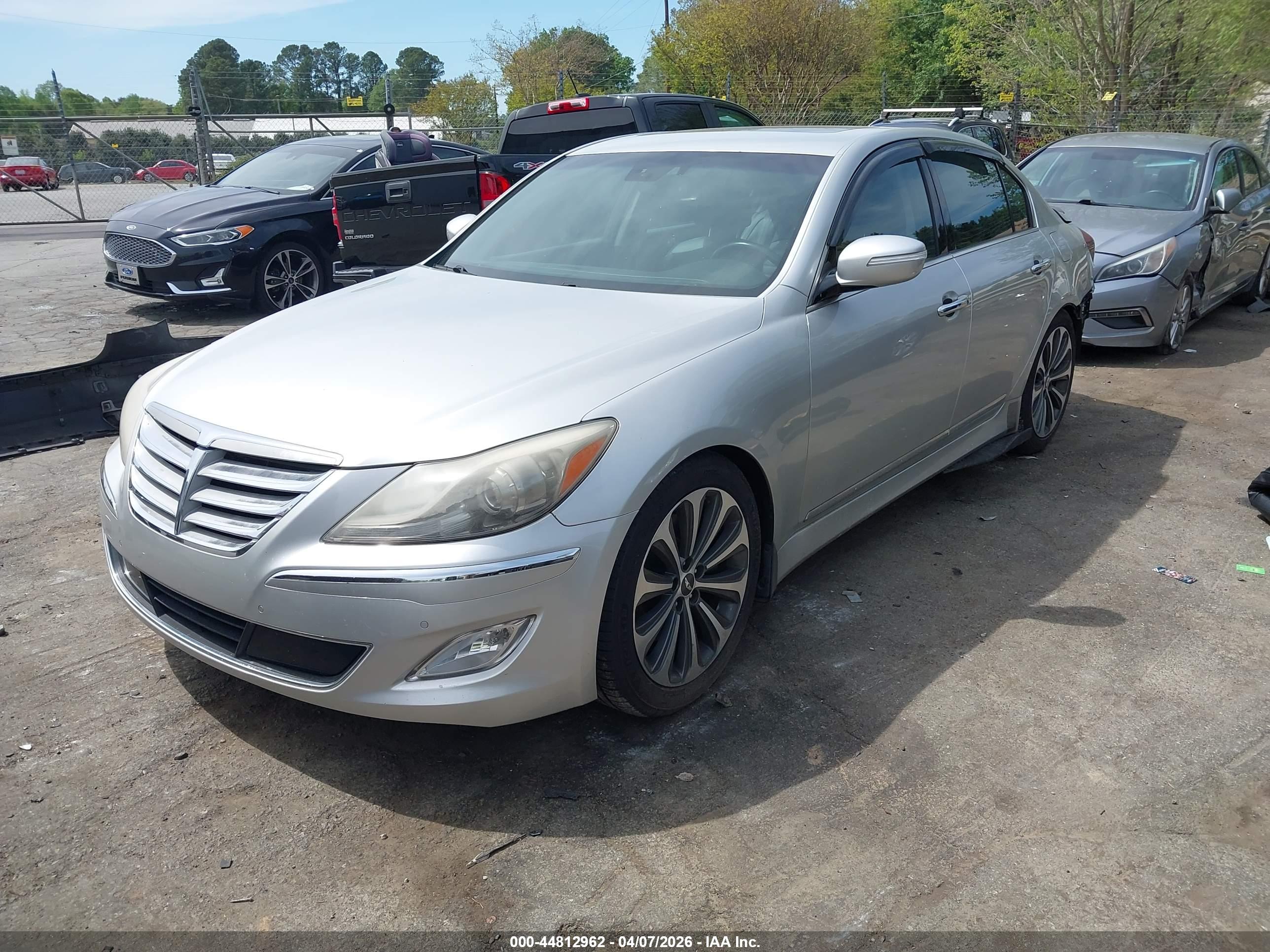 HYUNDAI GENESIS image 2