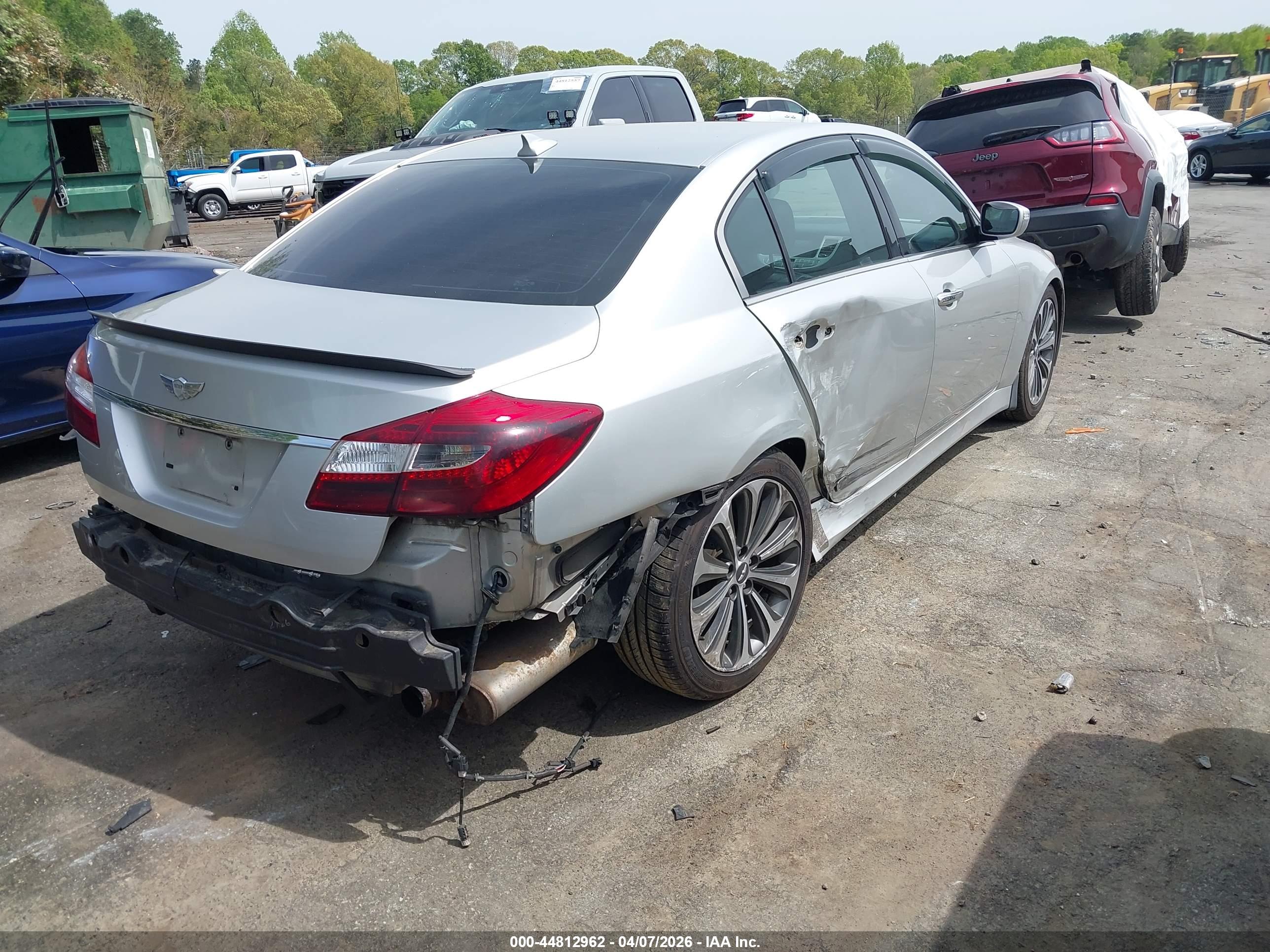 HYUNDAI GENESIS image 4