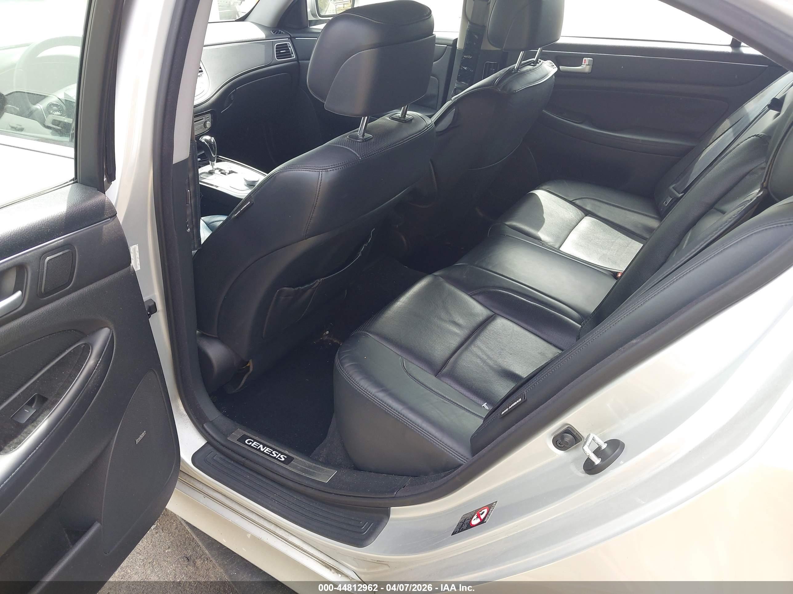 HYUNDAI GENESIS image 8