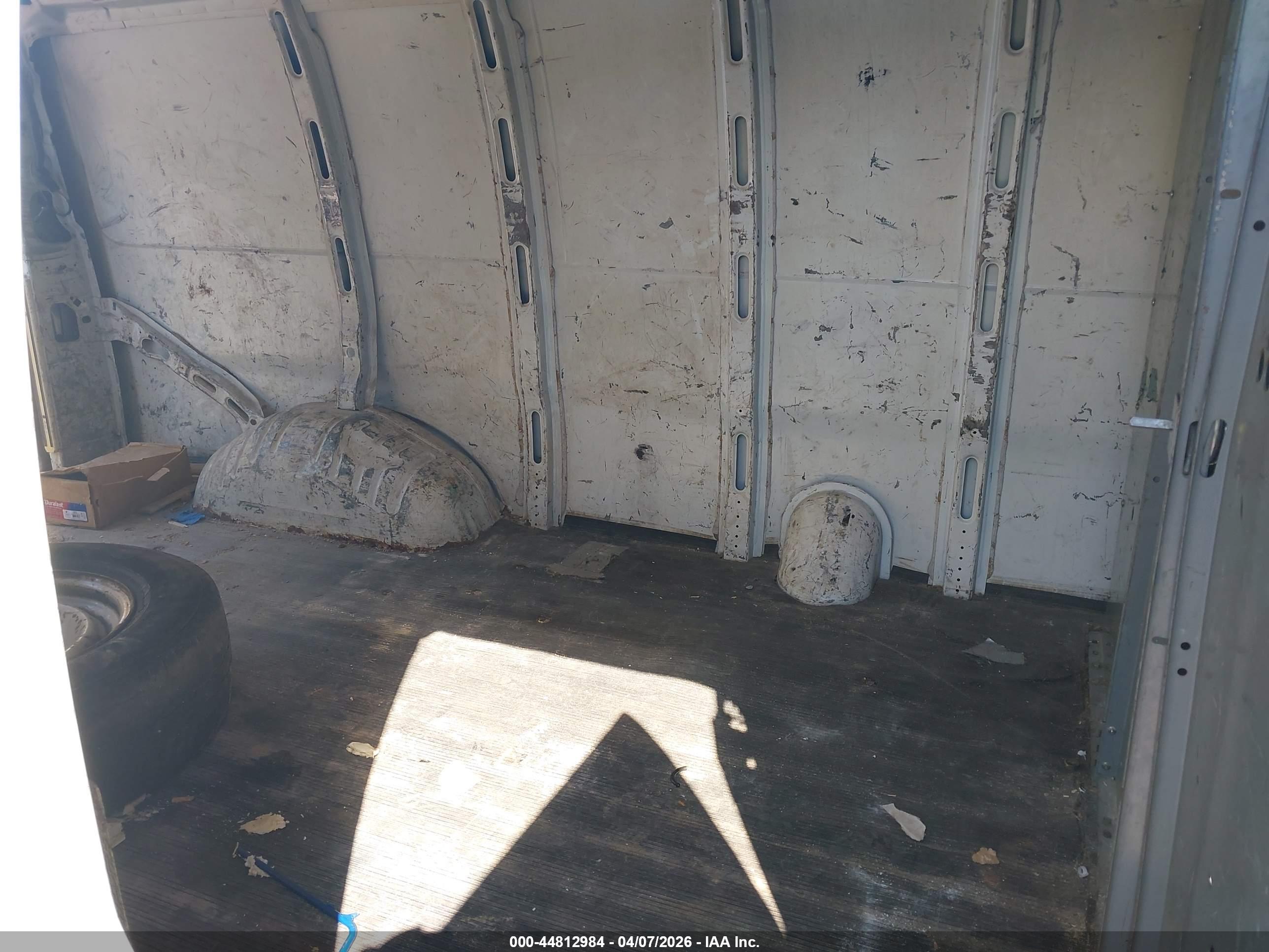 CHEVROLET EXPRESS image 8