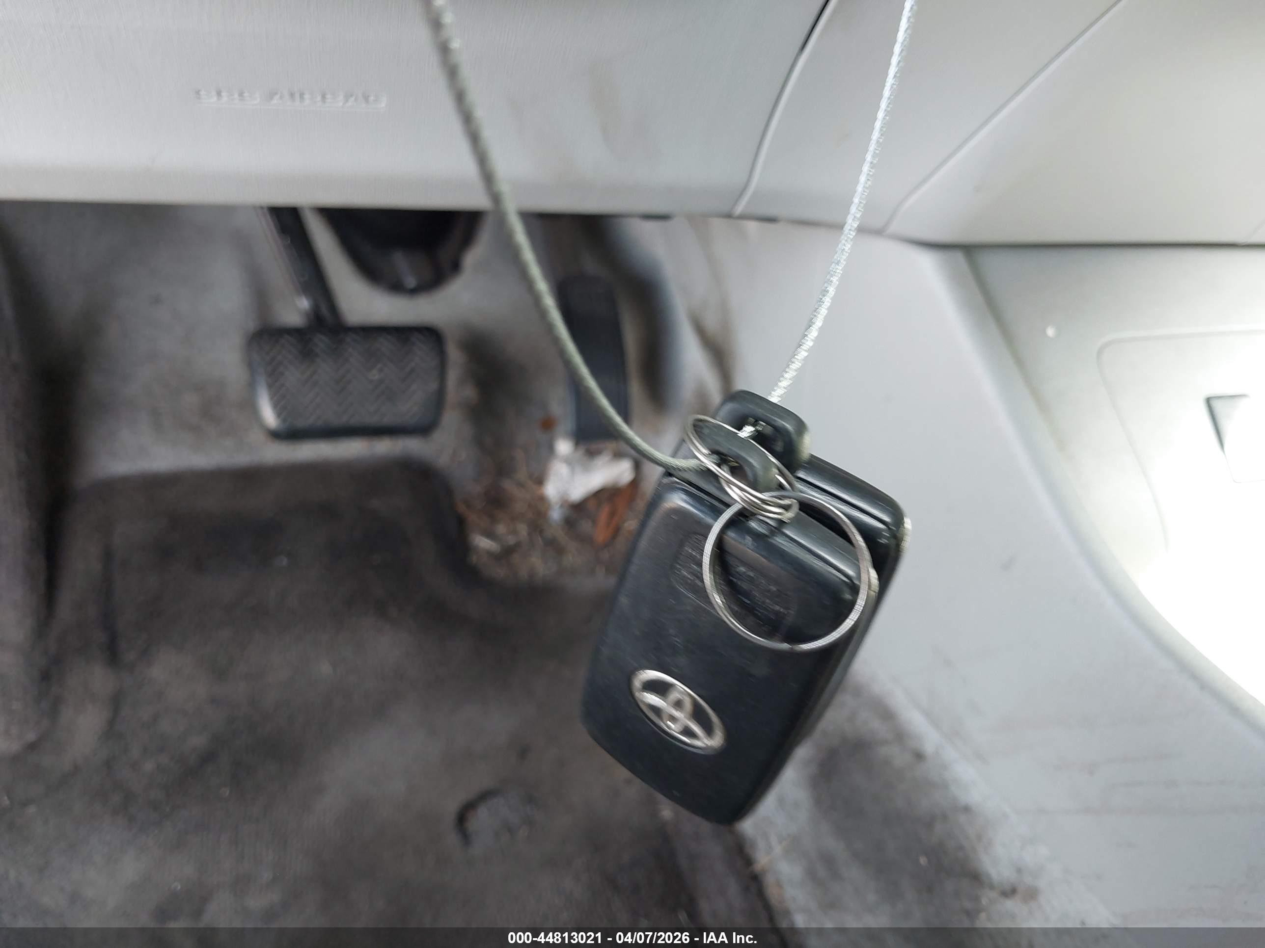 TOYOTA PRIUS image 11