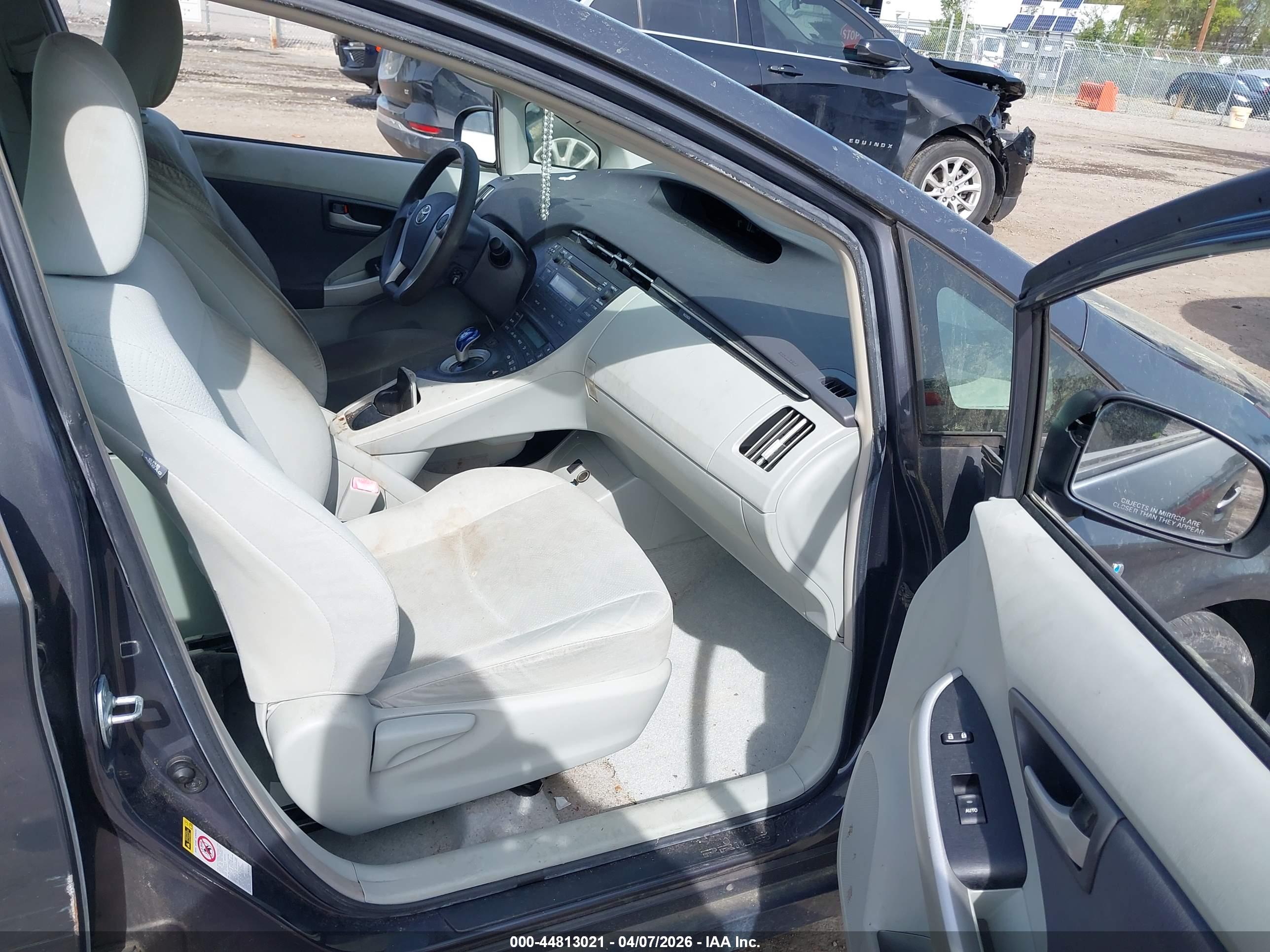 TOYOTA PRIUS image 5