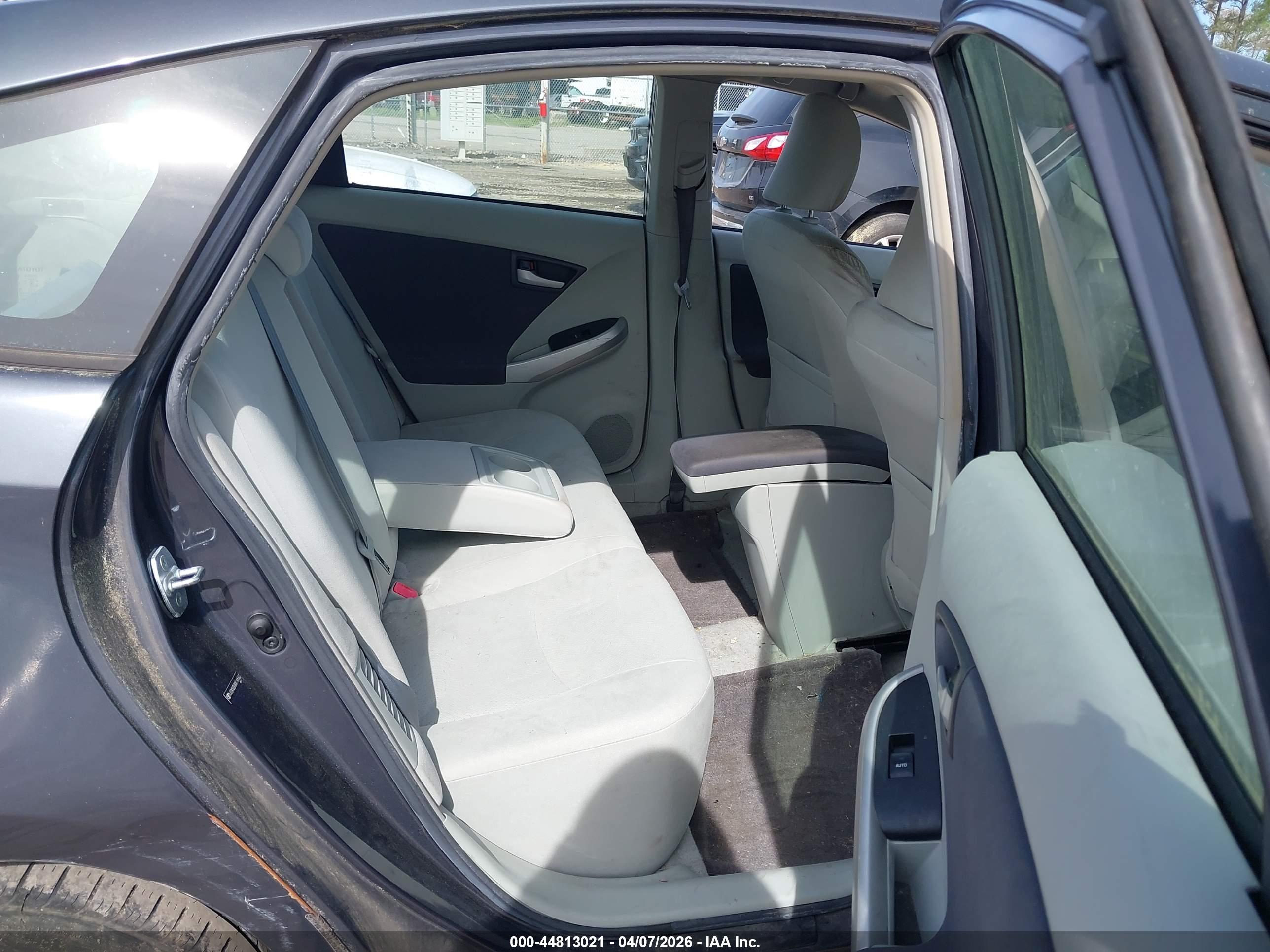 TOYOTA PRIUS image 8