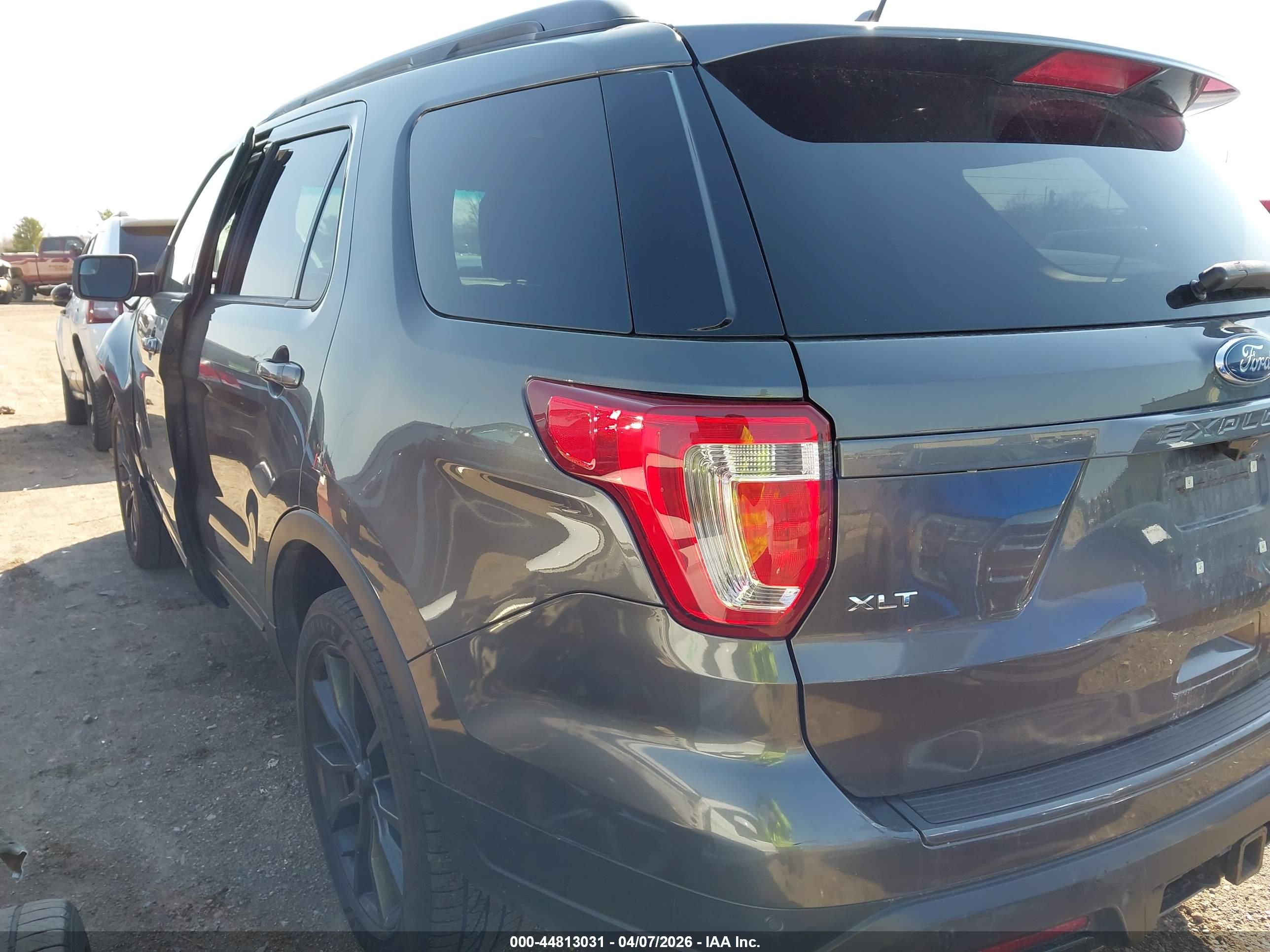 FORD EXPLORER image 3