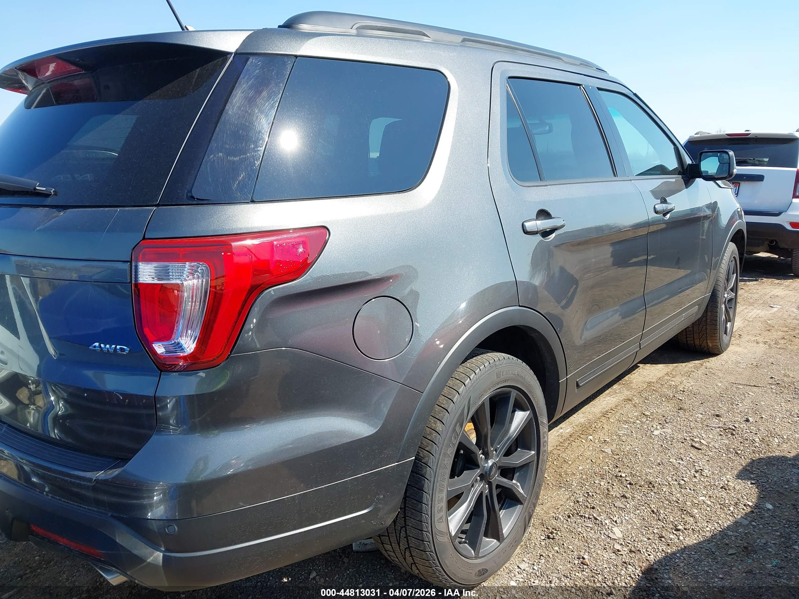 FORD EXPLORER image 4