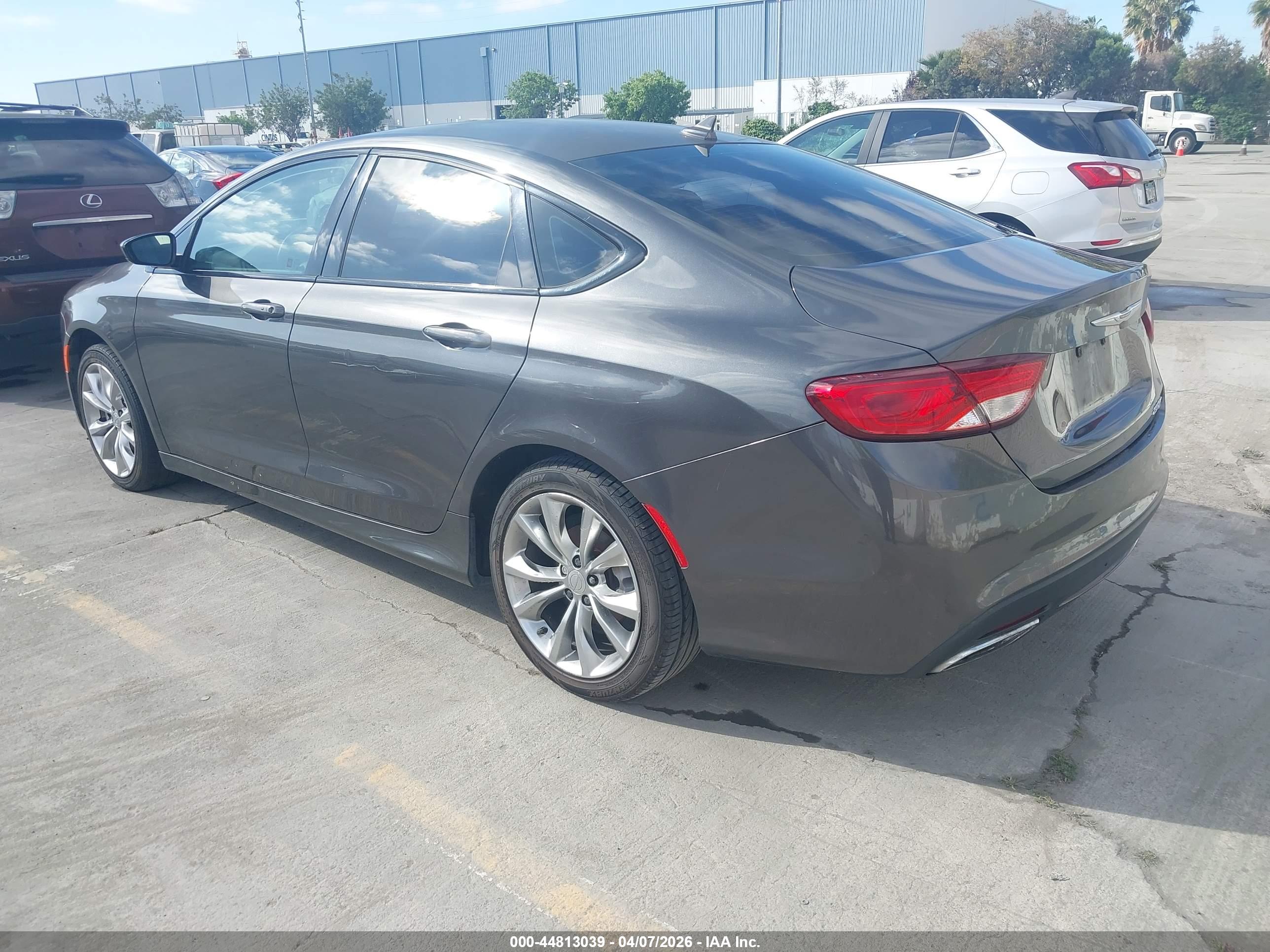 CHRYSLER 200 image 3