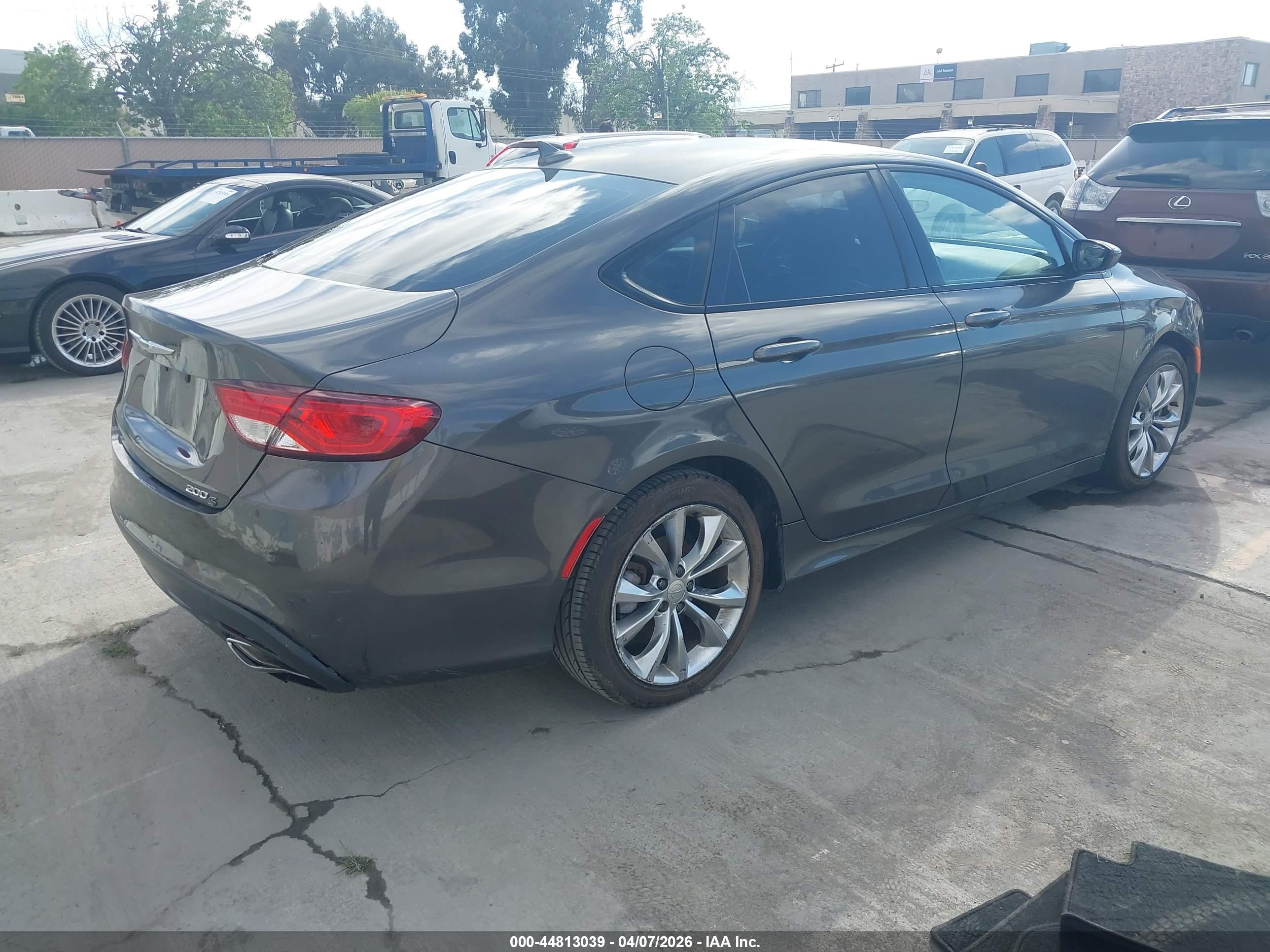 CHRYSLER 200 image 4