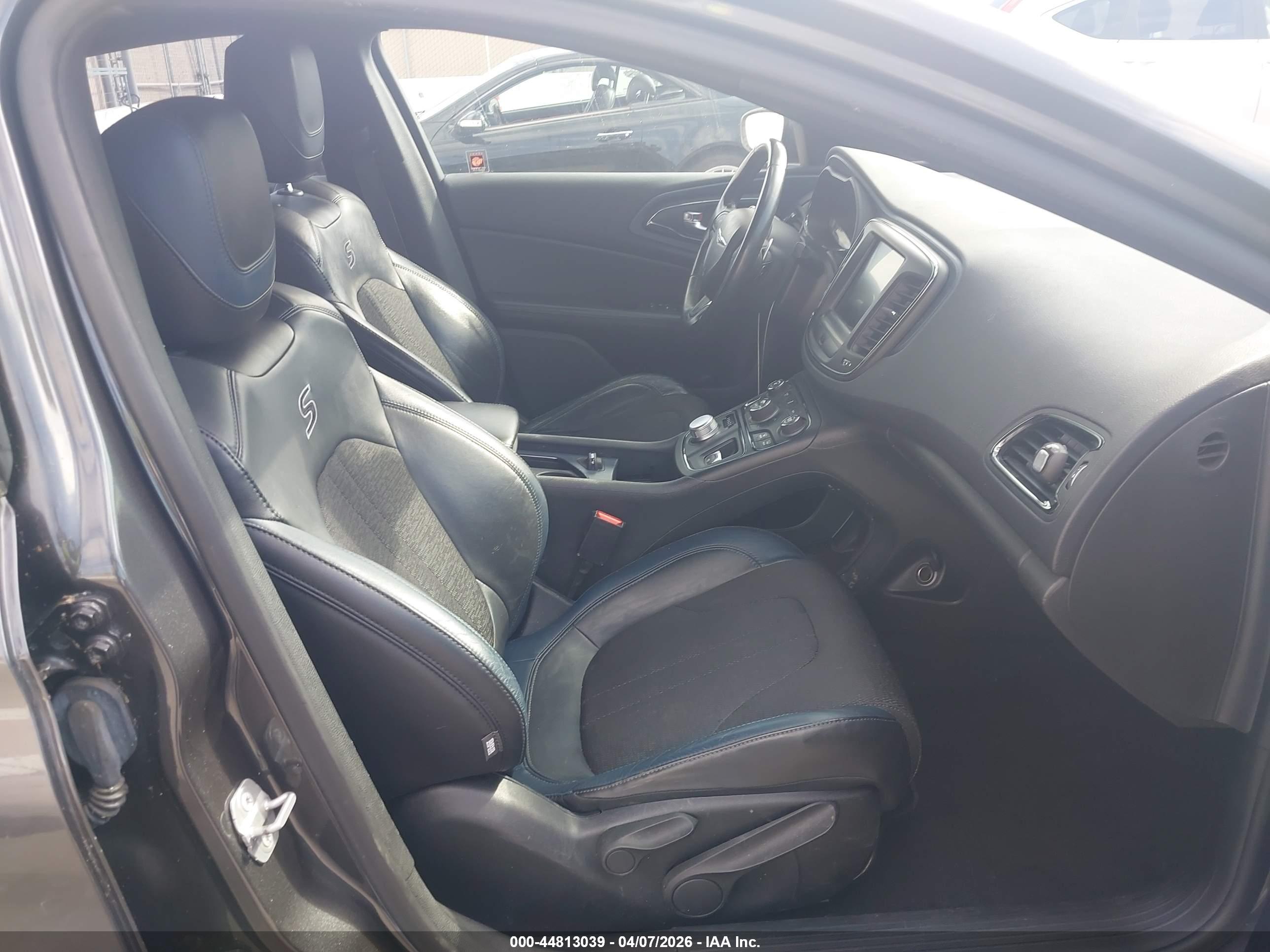 CHRYSLER 200 image 5