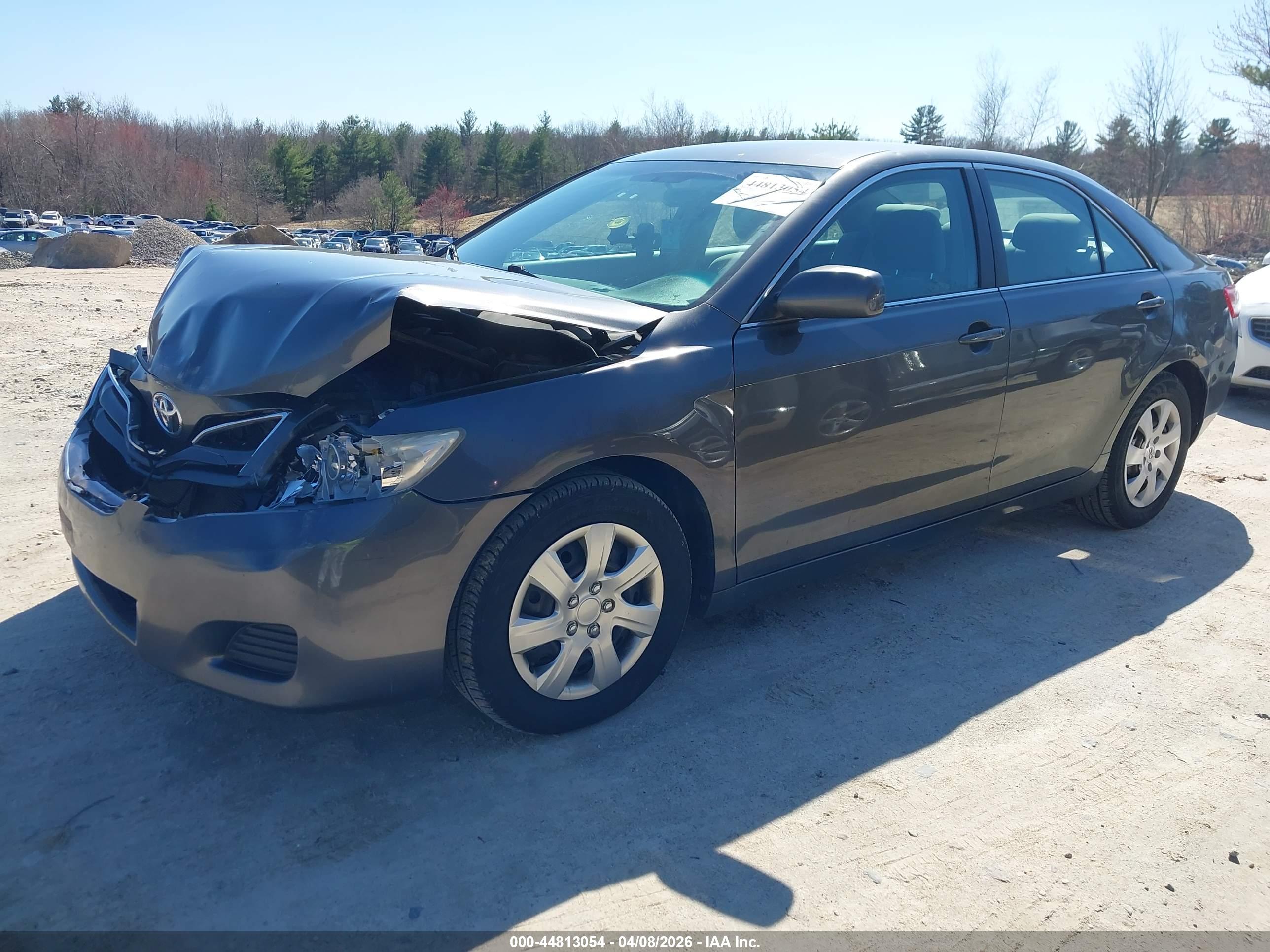 TOYOTA CAMRY image 2