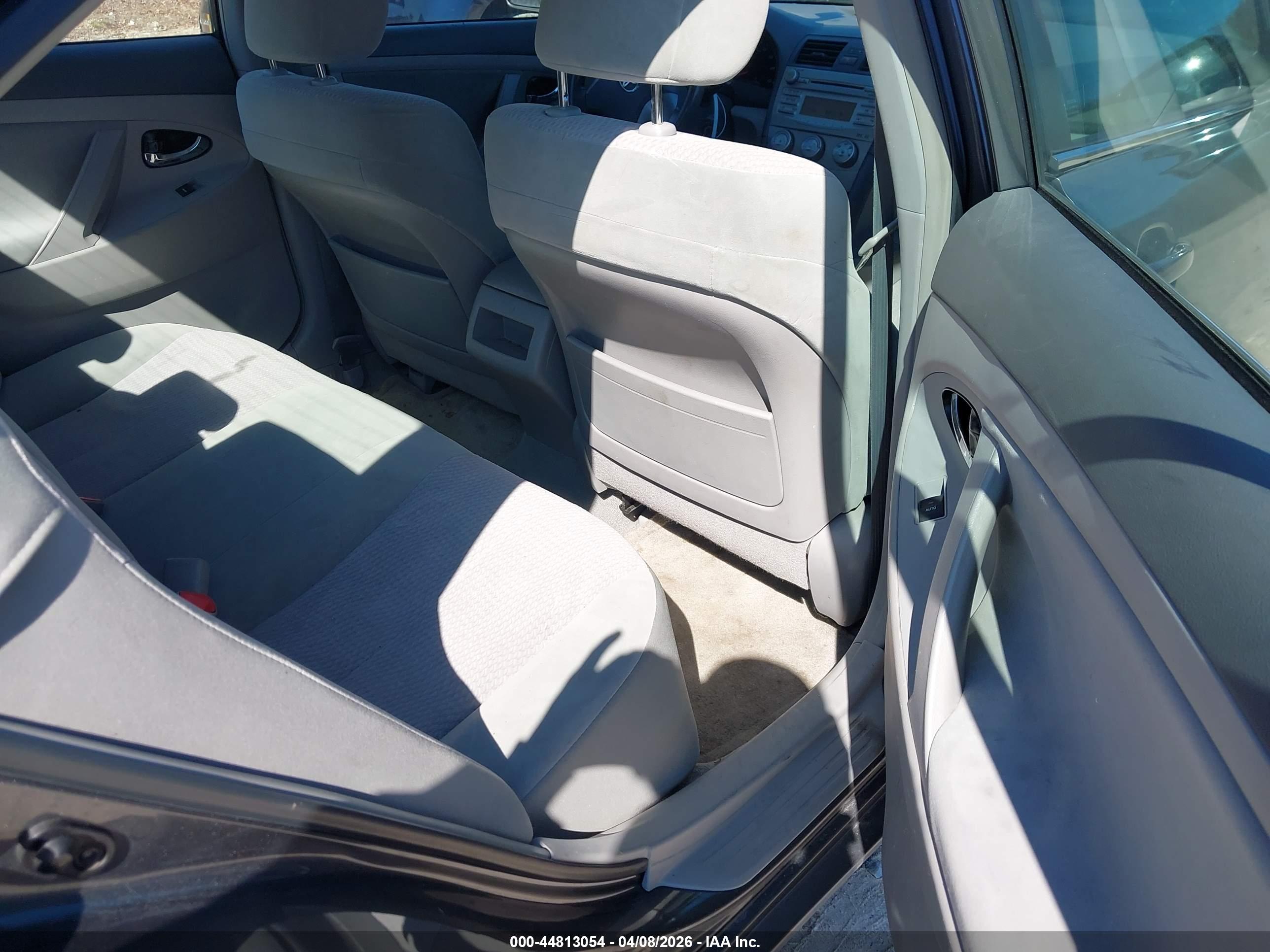 TOYOTA CAMRY image 8