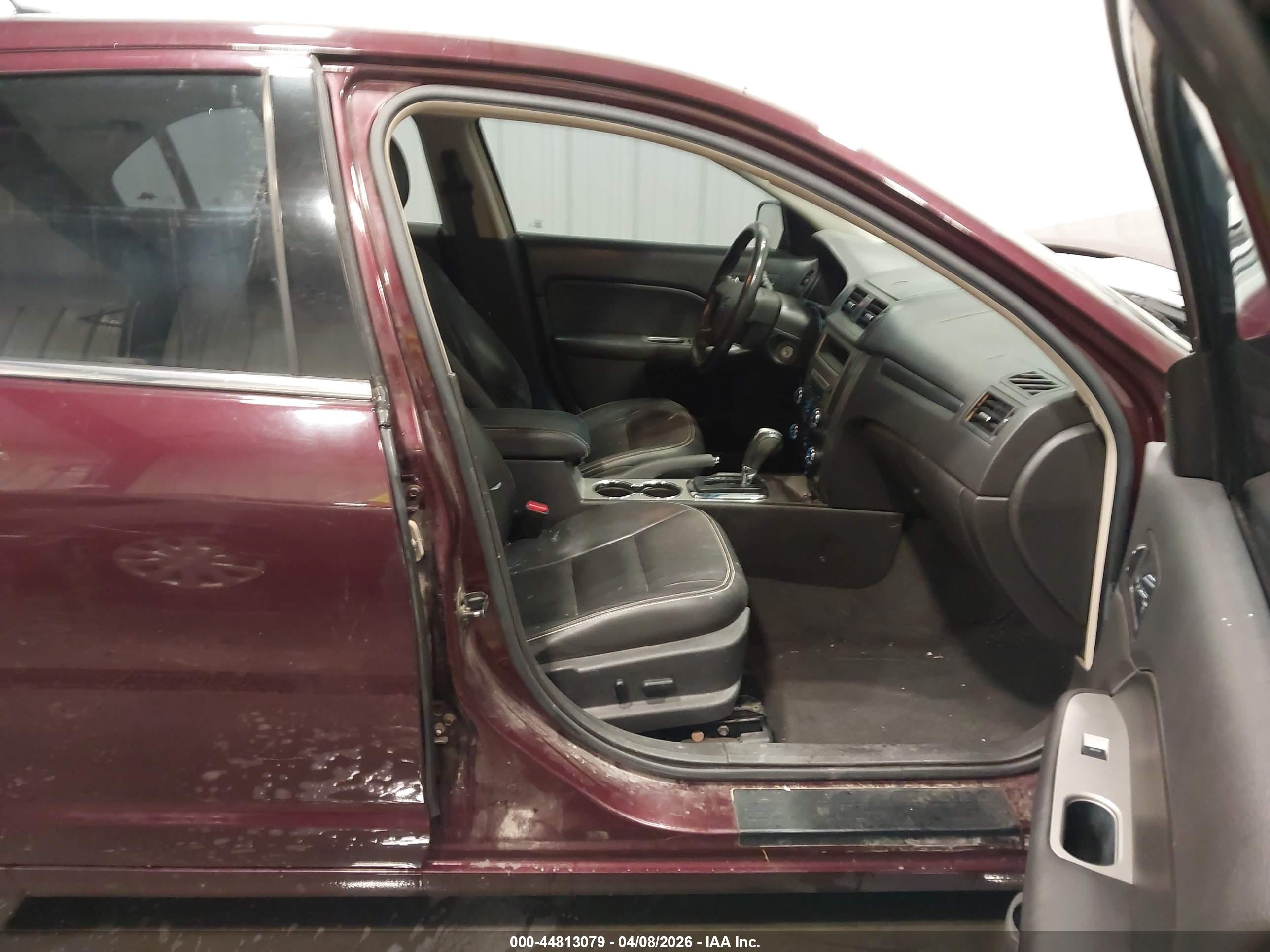 FORD FUSION image 5