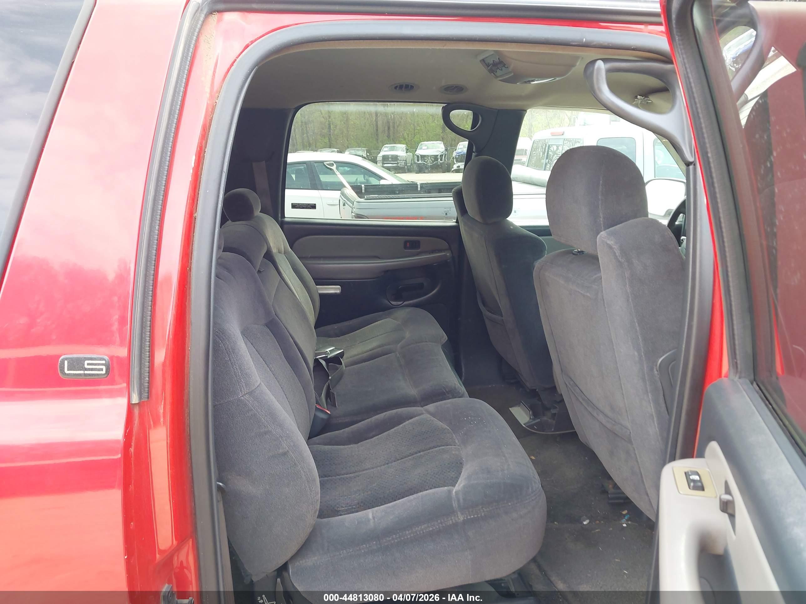 CHEVROLET SUBURBAN image 8
