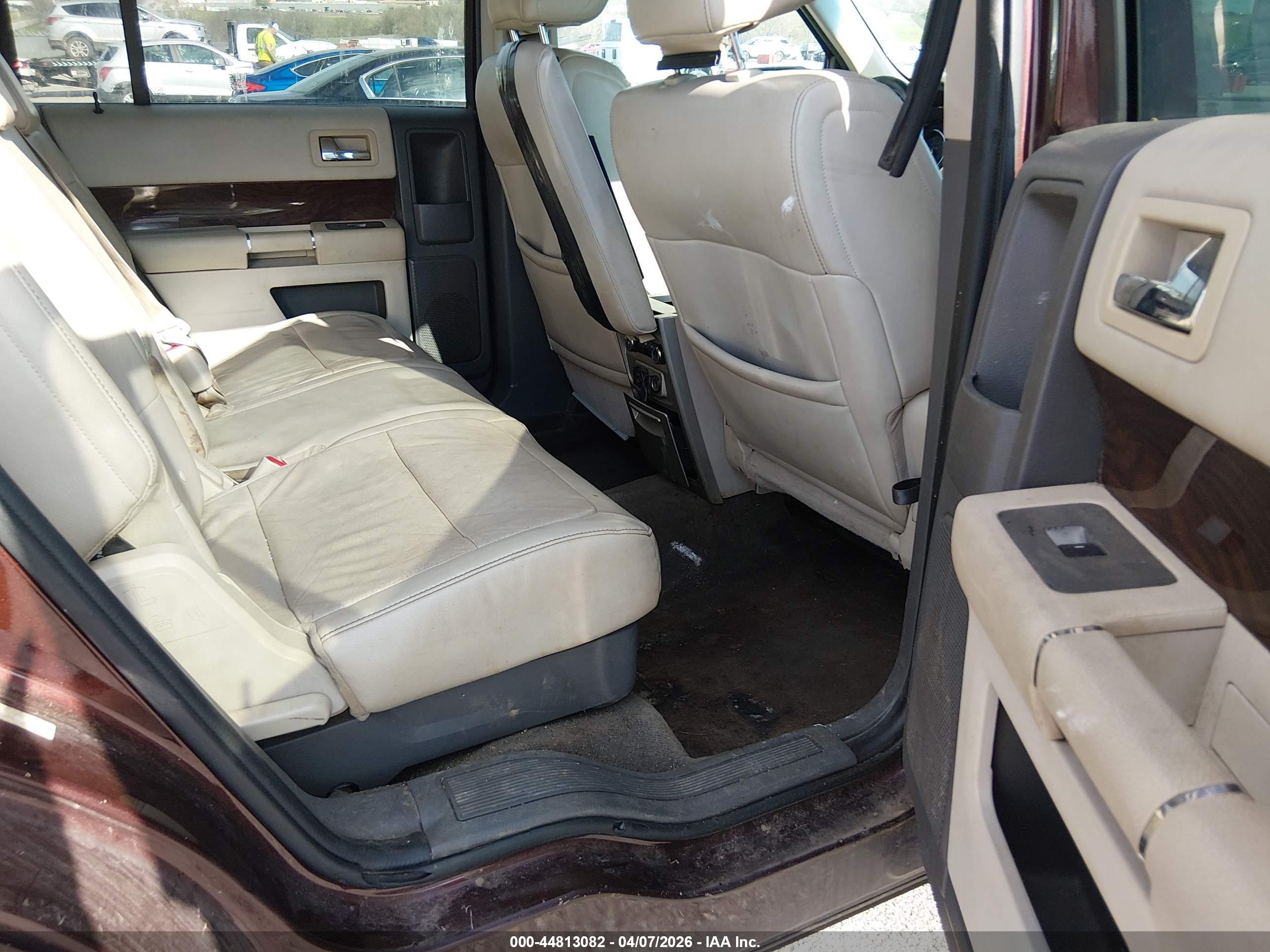 FORD FLEX image 8