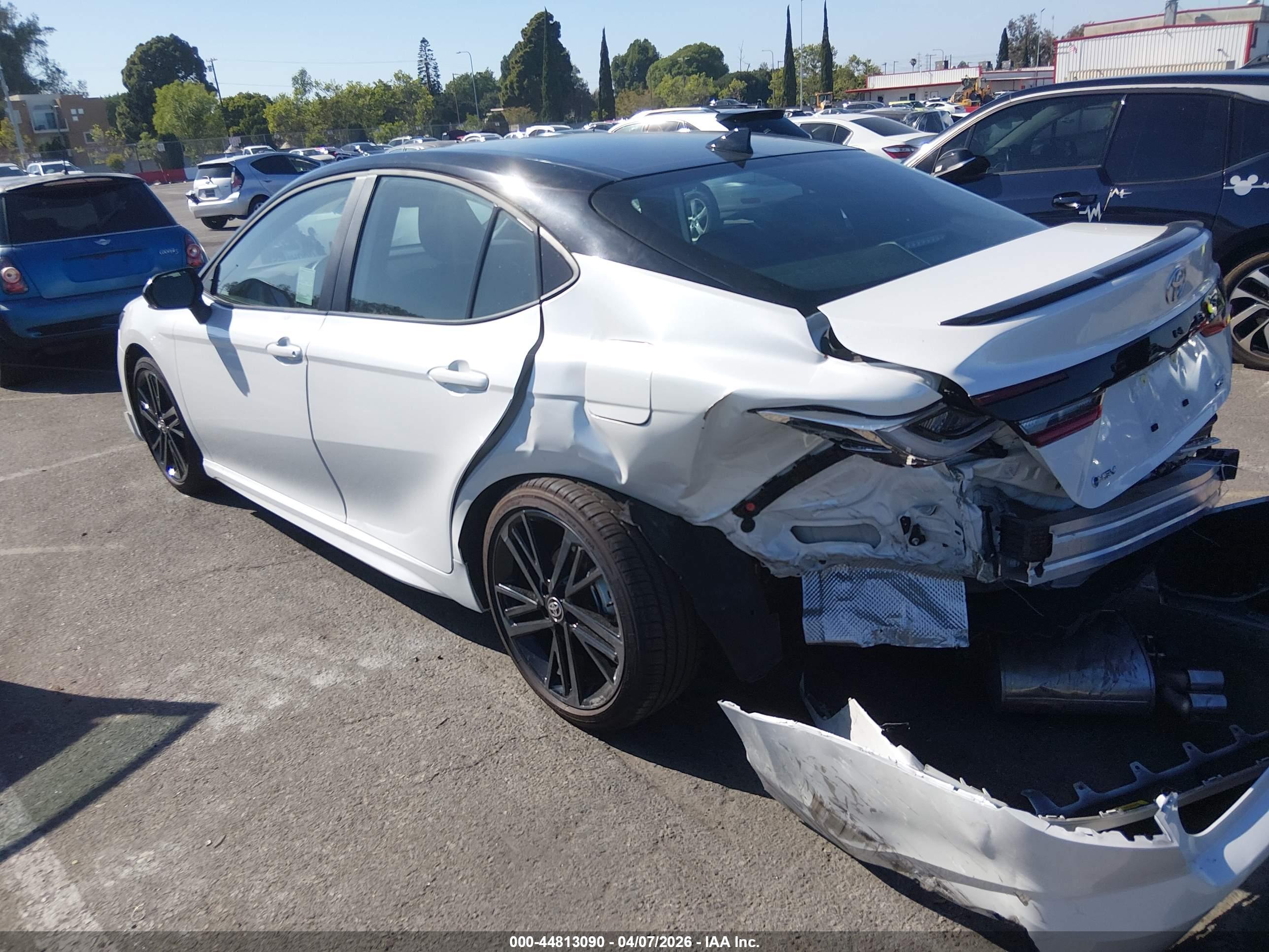 TOYOTA CAMRY image 3