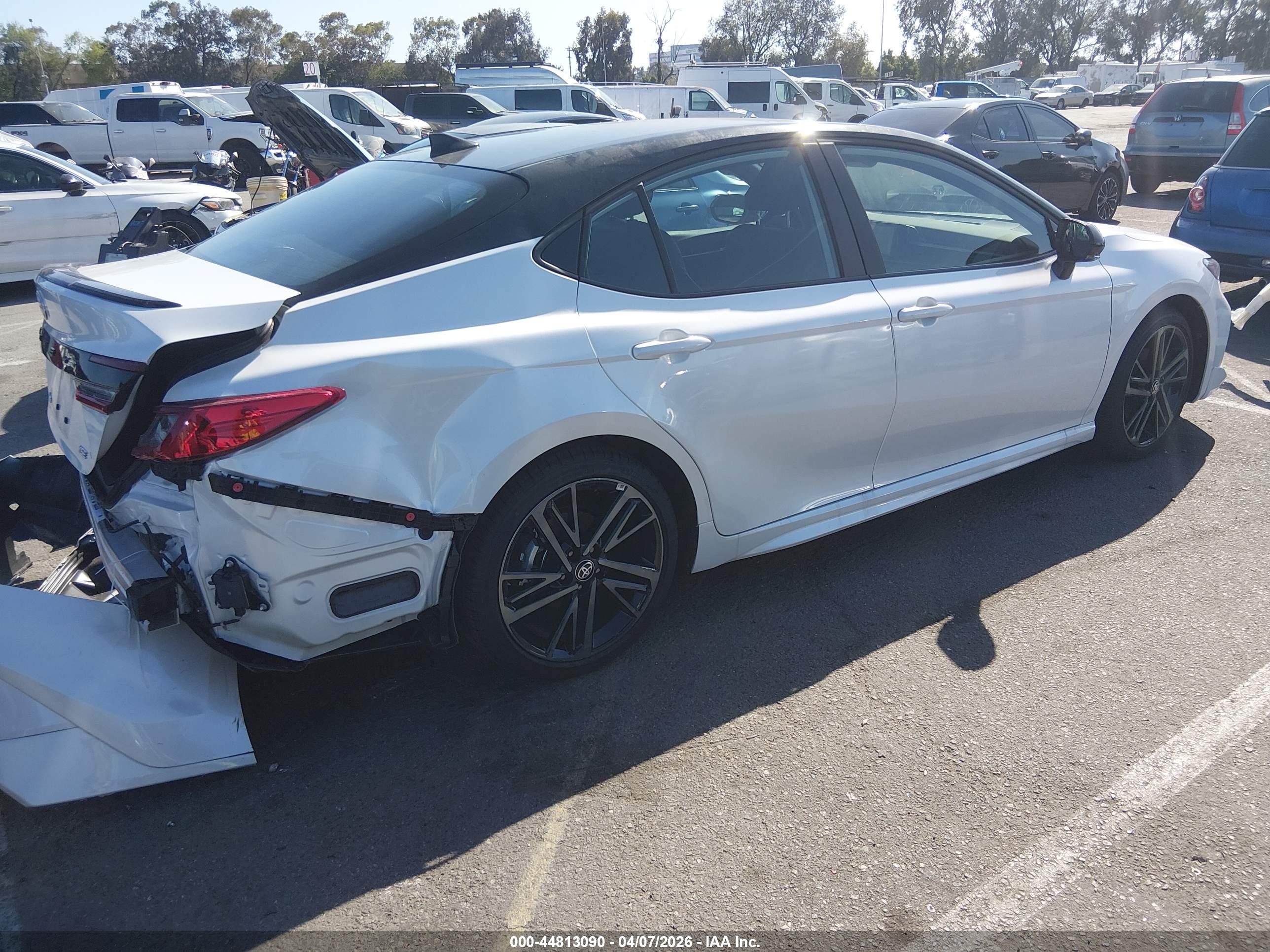 TOYOTA CAMRY image 4