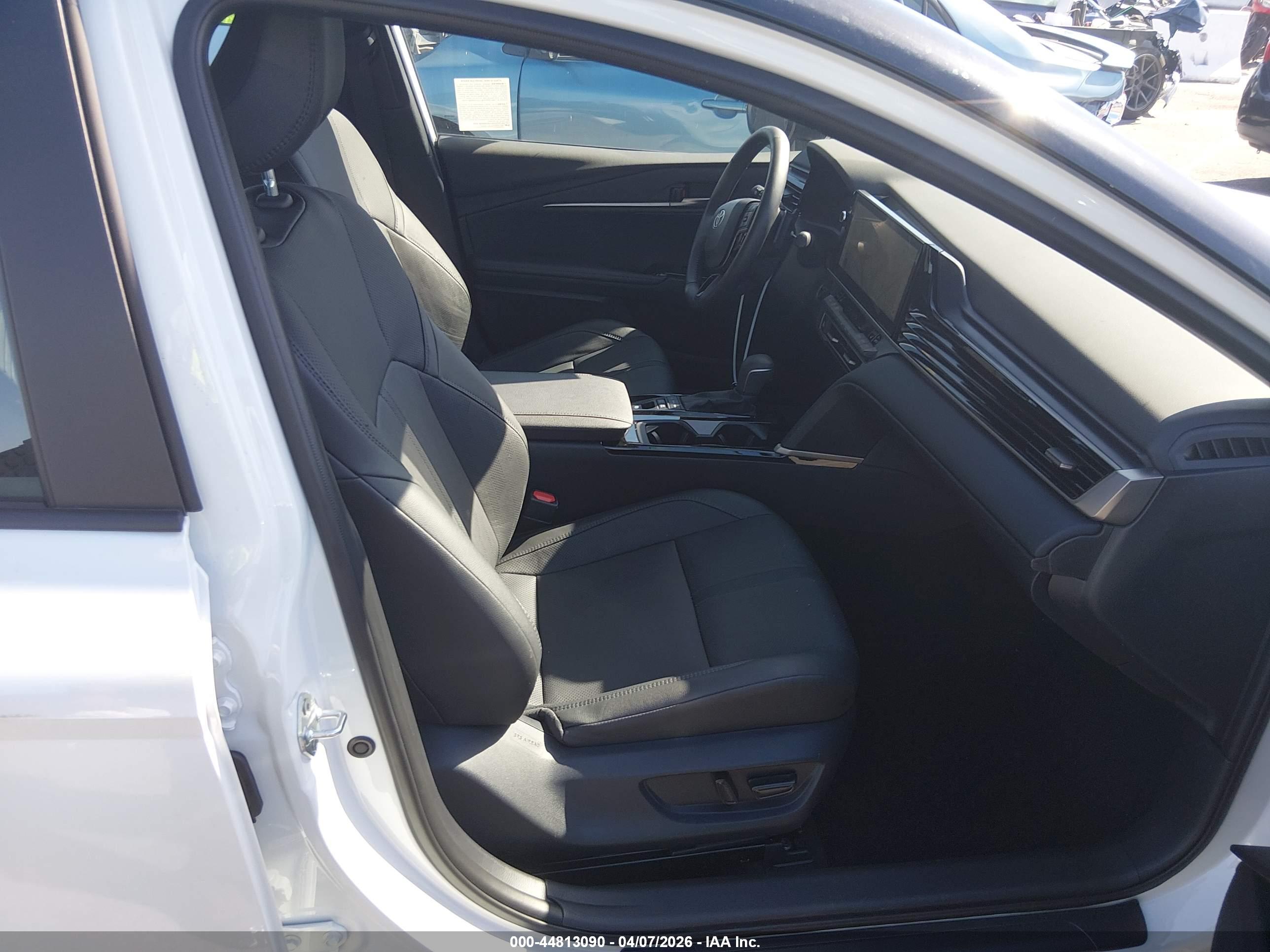 TOYOTA CAMRY image 5