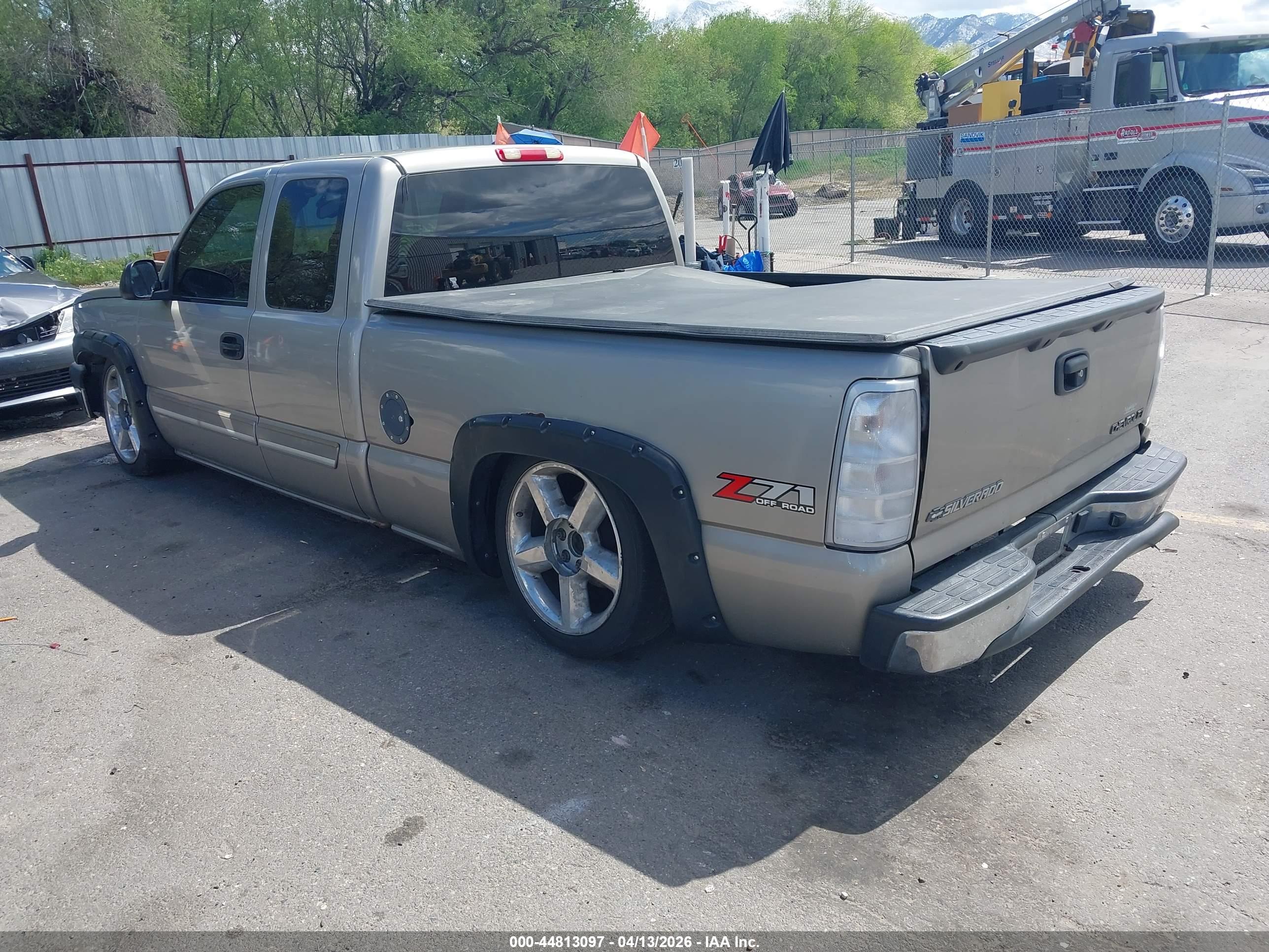 CHEVROLET SILVERADO image 3