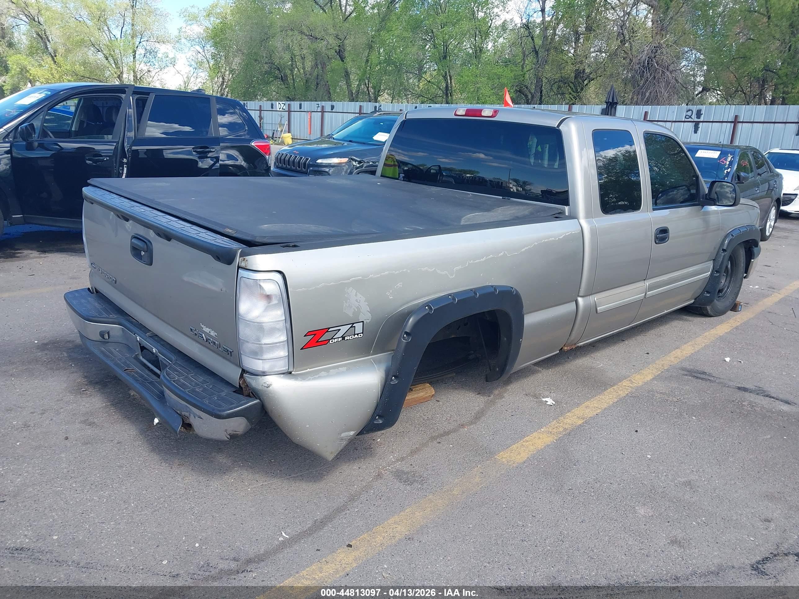 CHEVROLET SILVERADO image 4