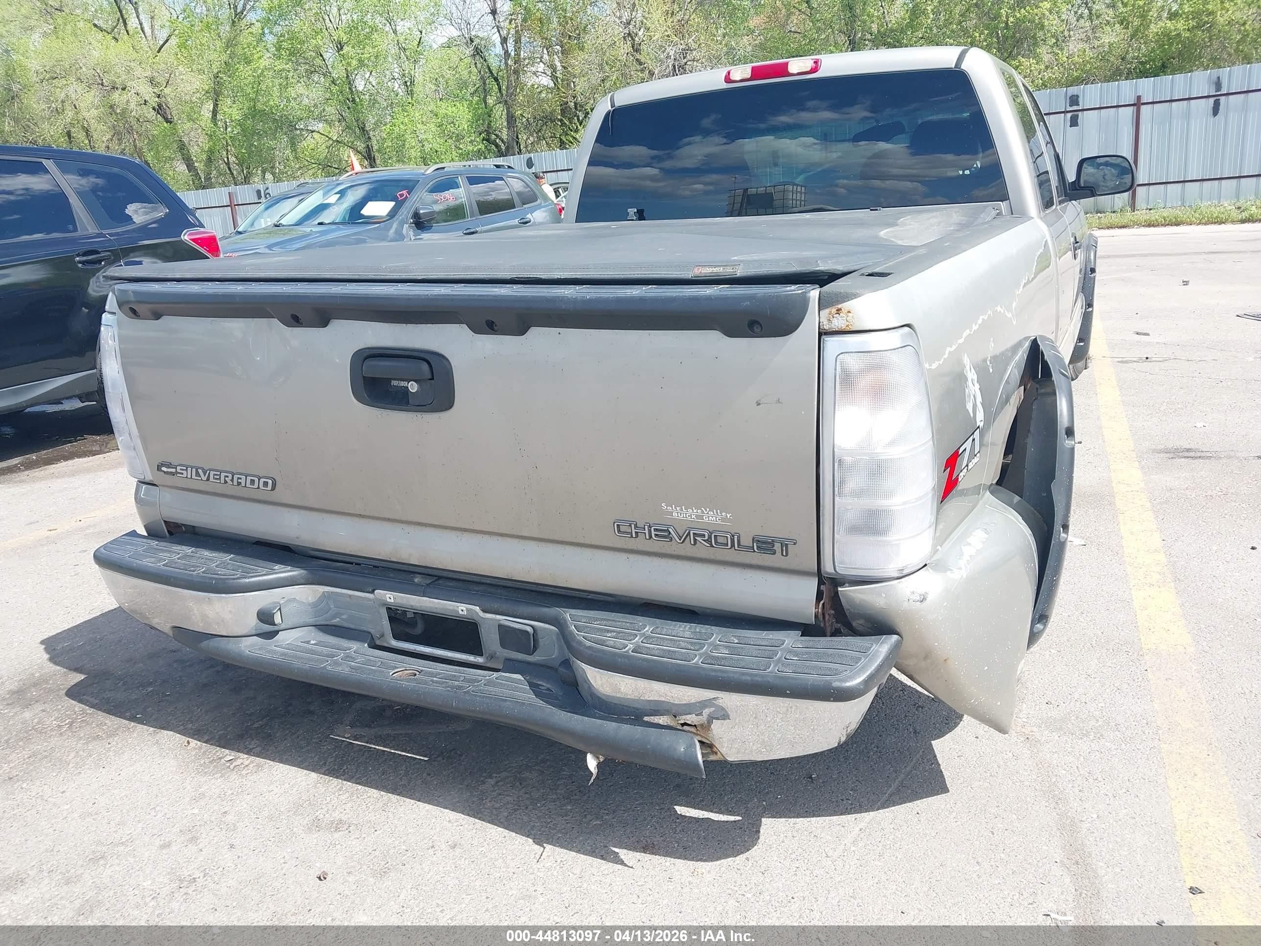 CHEVROLET SILVERADO image 6