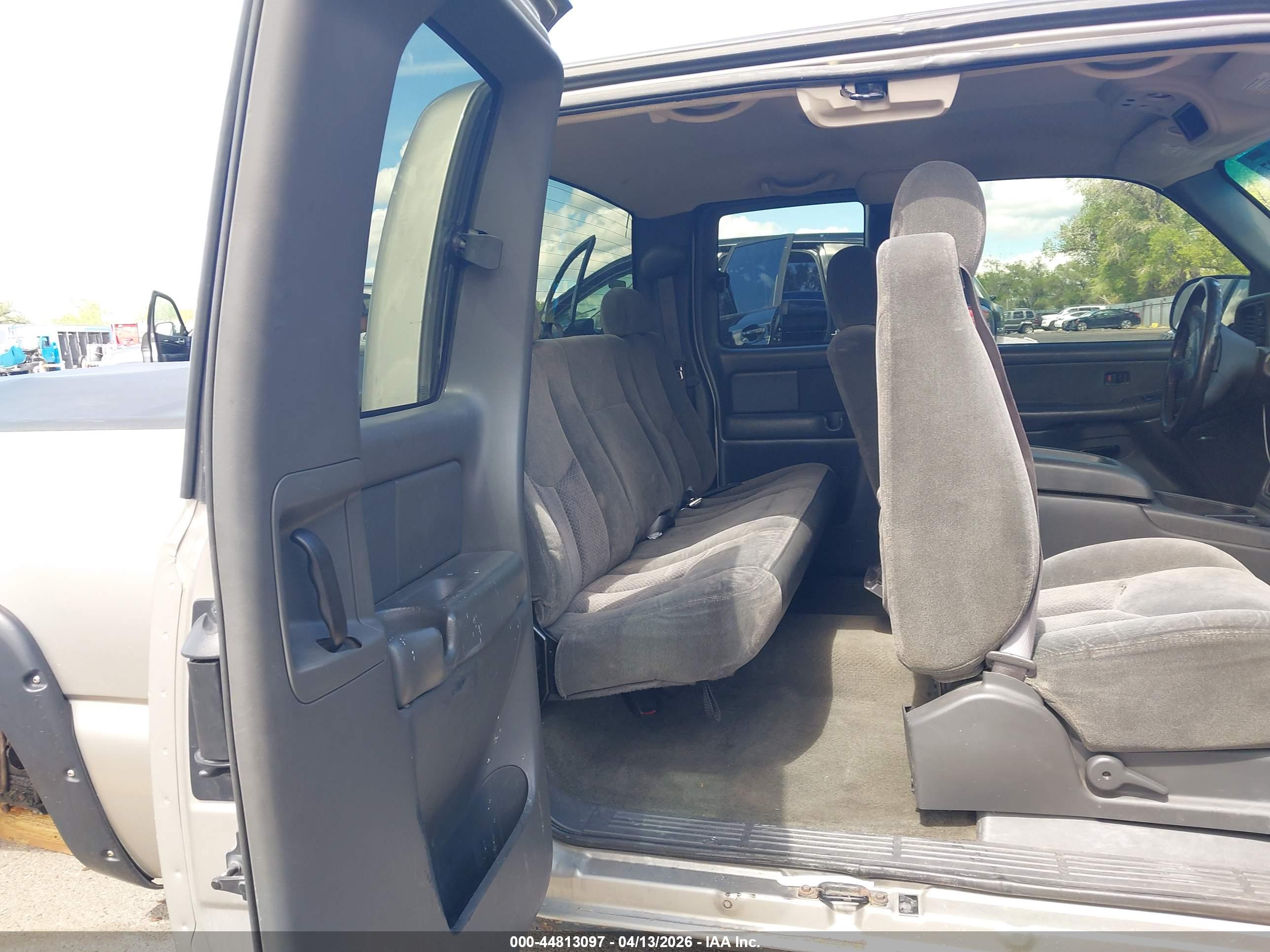 CHEVROLET SILVERADO image 8