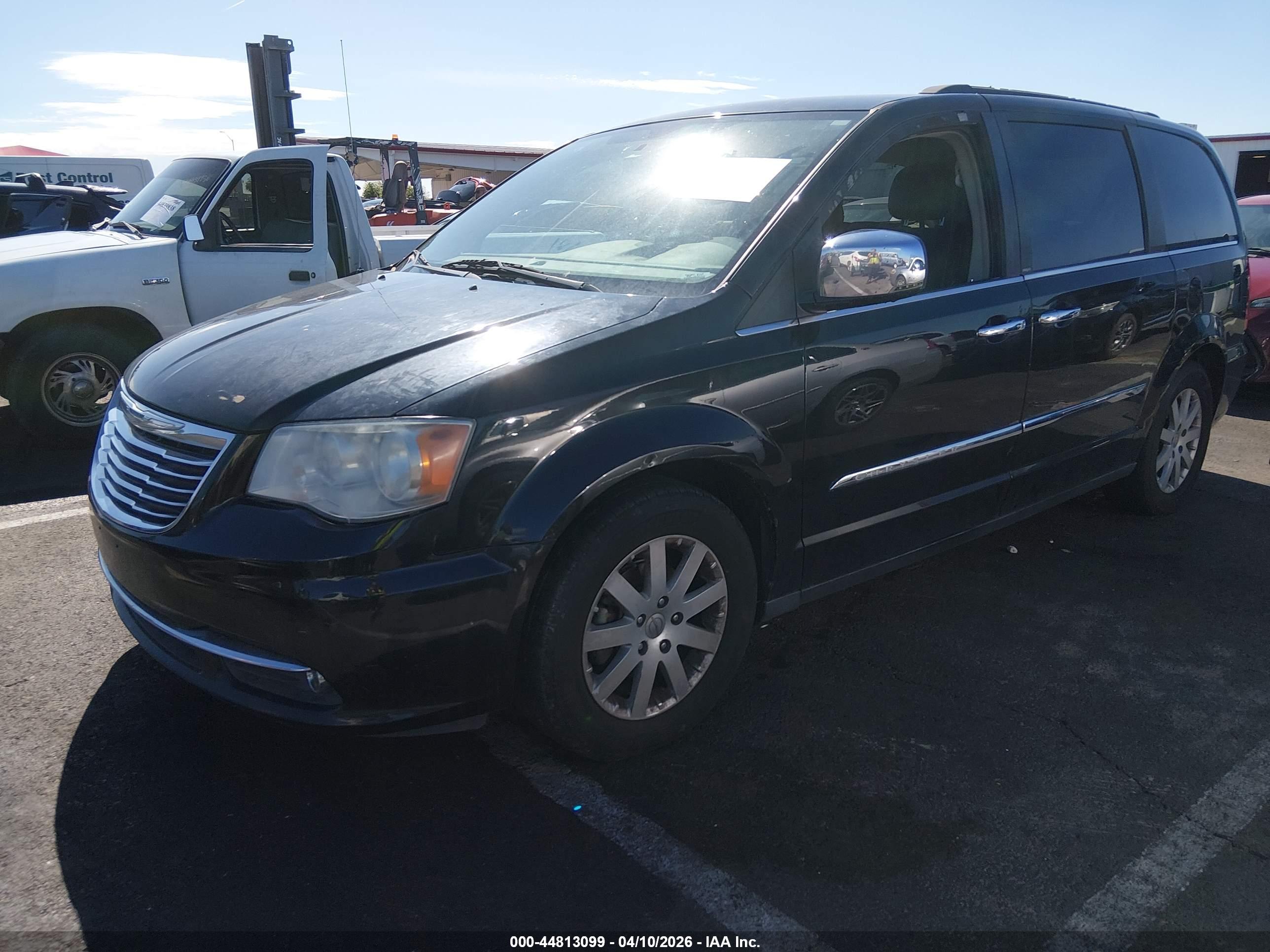 CHRYSLER TOWN image 2