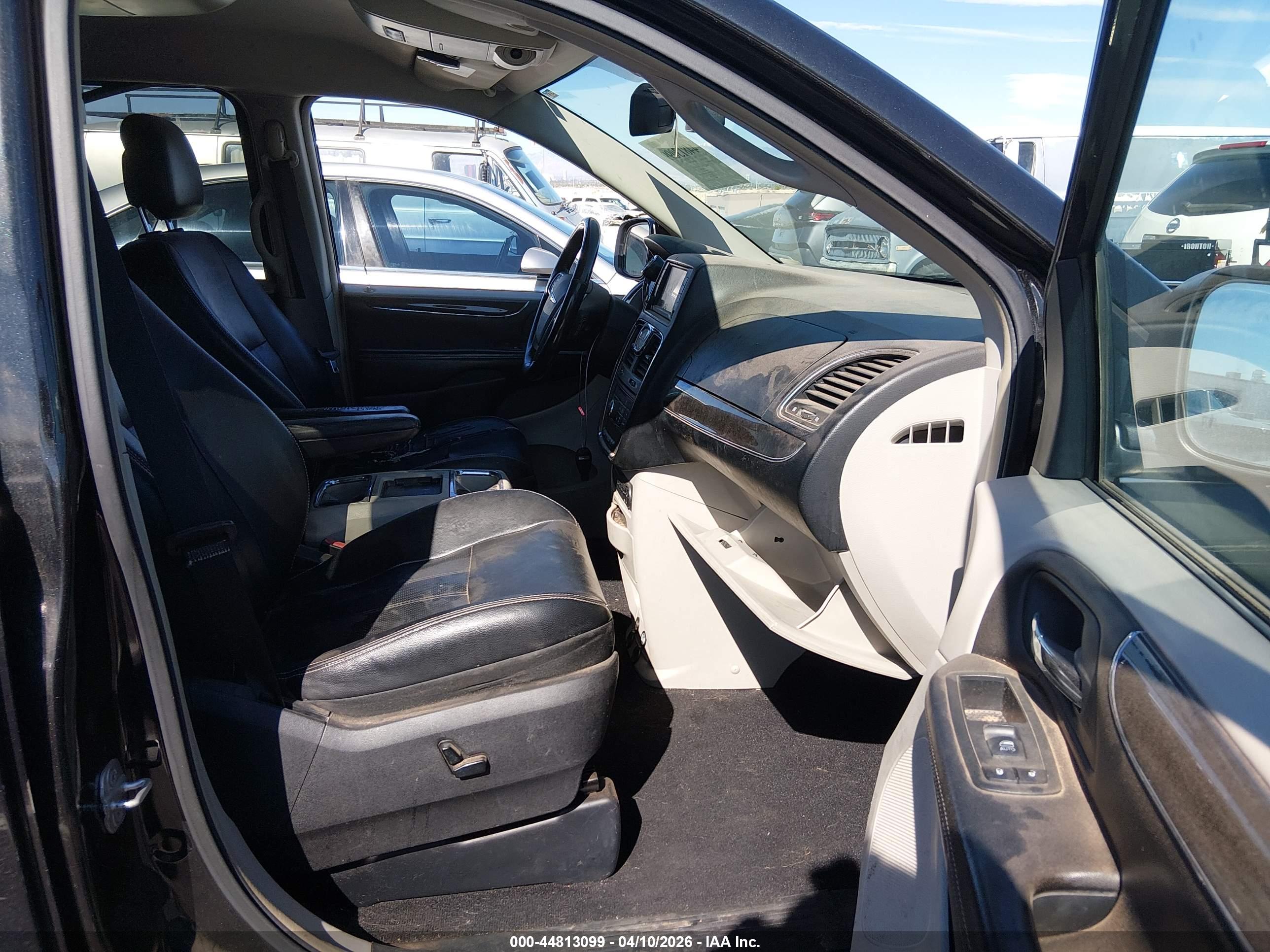 CHRYSLER TOWN image 5