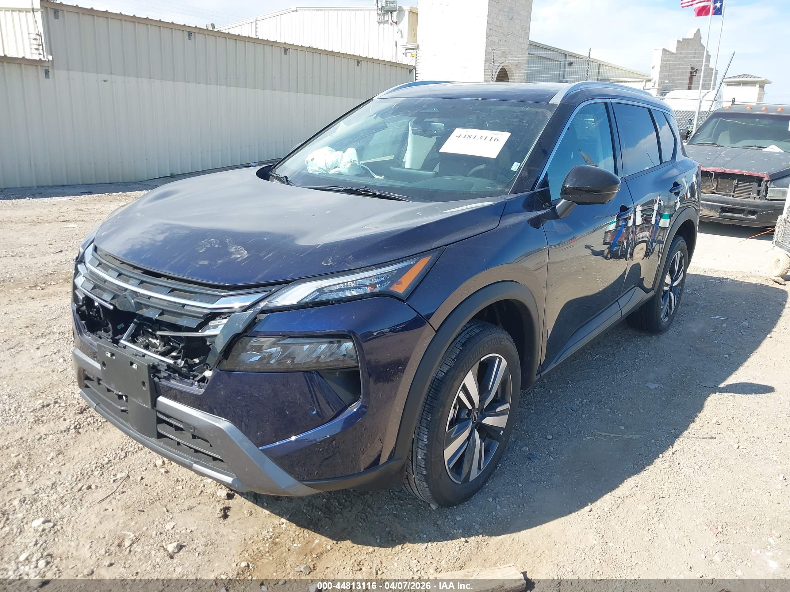 NISSAN ROGUE image 2
